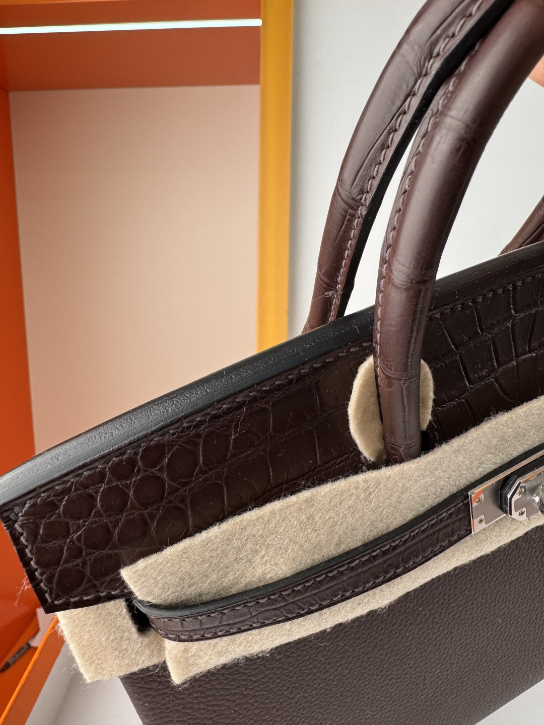 Hermes 一比一 女款 Birkin 深咖啡拼鱷魚紋手提包 沉穩氣質款| 10 Hermes 一比一 女款 Birkin 深咖啡拼鱷魚紋手提包 沉穩氣質款