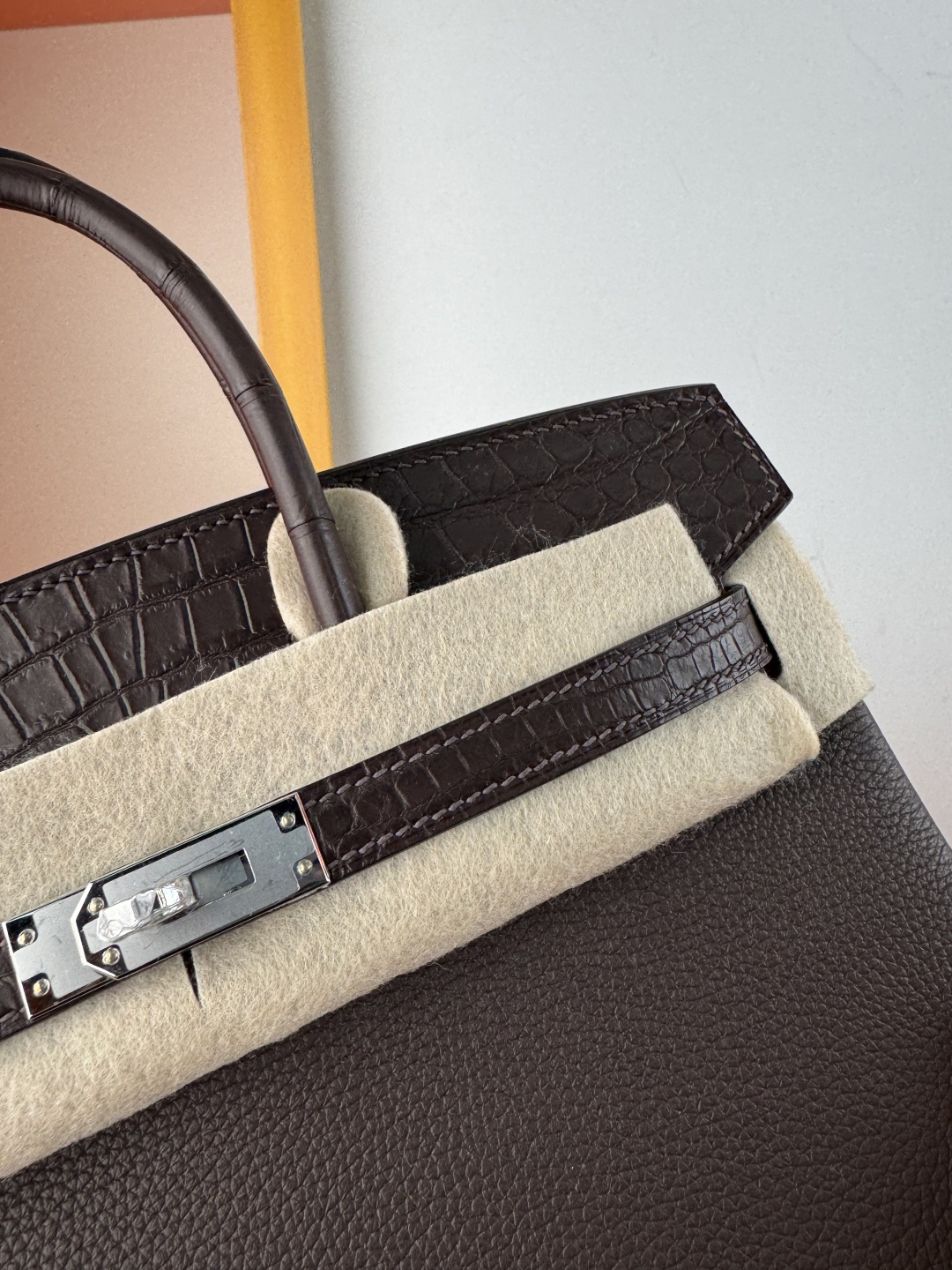 Hermes 一比一 女款 Birkin 深咖啡拼鱷魚紋手提包 沉穩氣質款| 9 Hermes 一比一 女款 Birkin 深咖啡拼鱷魚紋手提包 沉穩氣質款