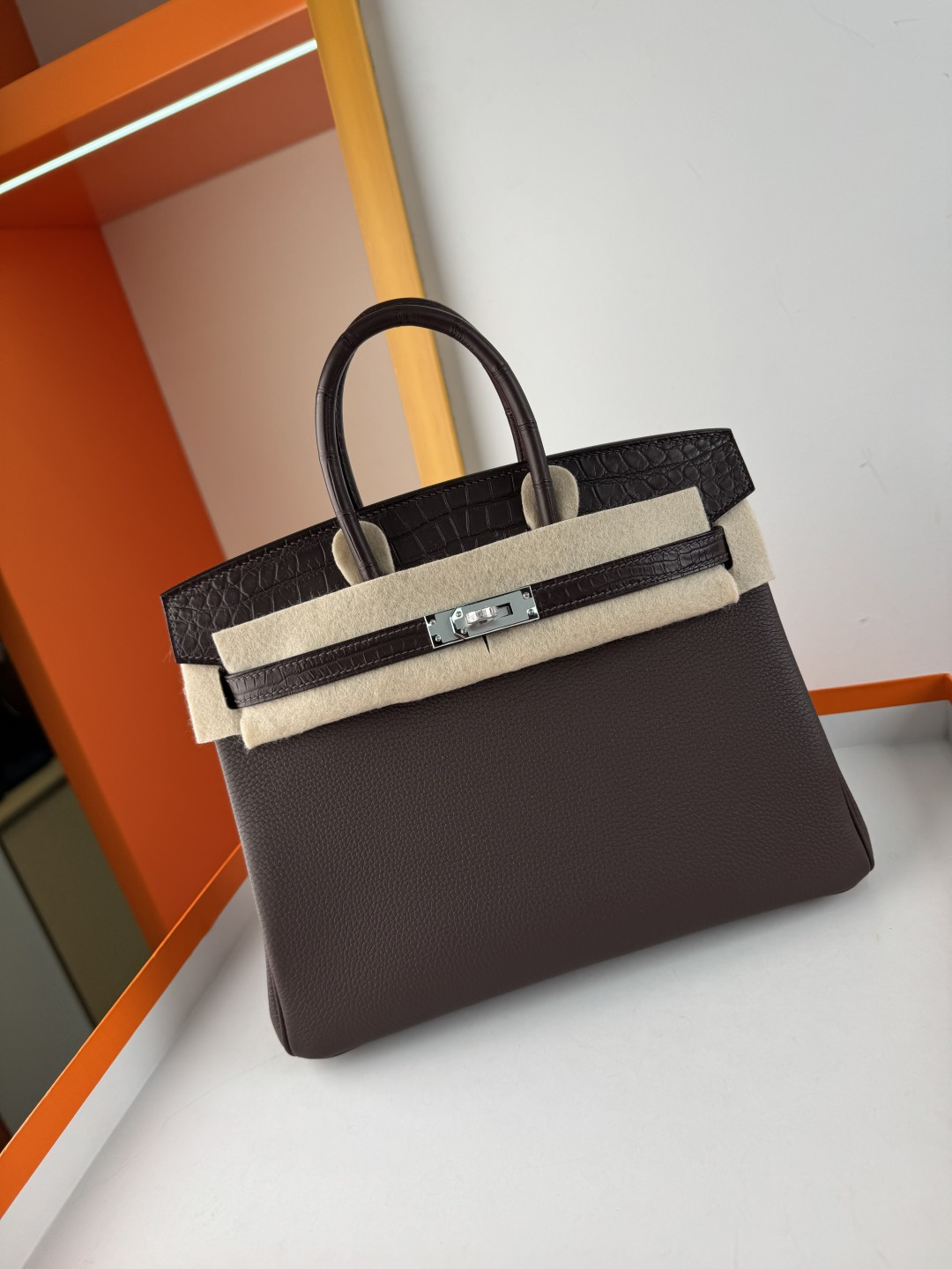 Hermes 一比一 女款 Birkin 深咖啡拼鱷魚紋手提包 沉穩氣質款| 8 Hermes 一比一 女款 Birkin 深咖啡拼鱷魚紋手提包 沉穩氣質款