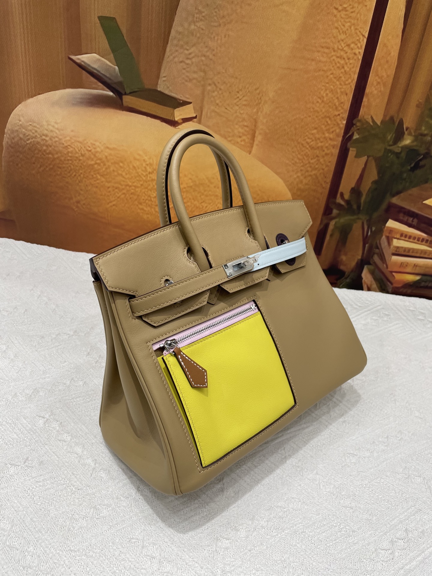 Hermes 一比一 女款 Birkin 卡其拼亮黃口袋手提包 設計感機能風| 10 Hermes 一比一 女款 Birkin 卡其拼亮黃口袋手提包 設計感機能風