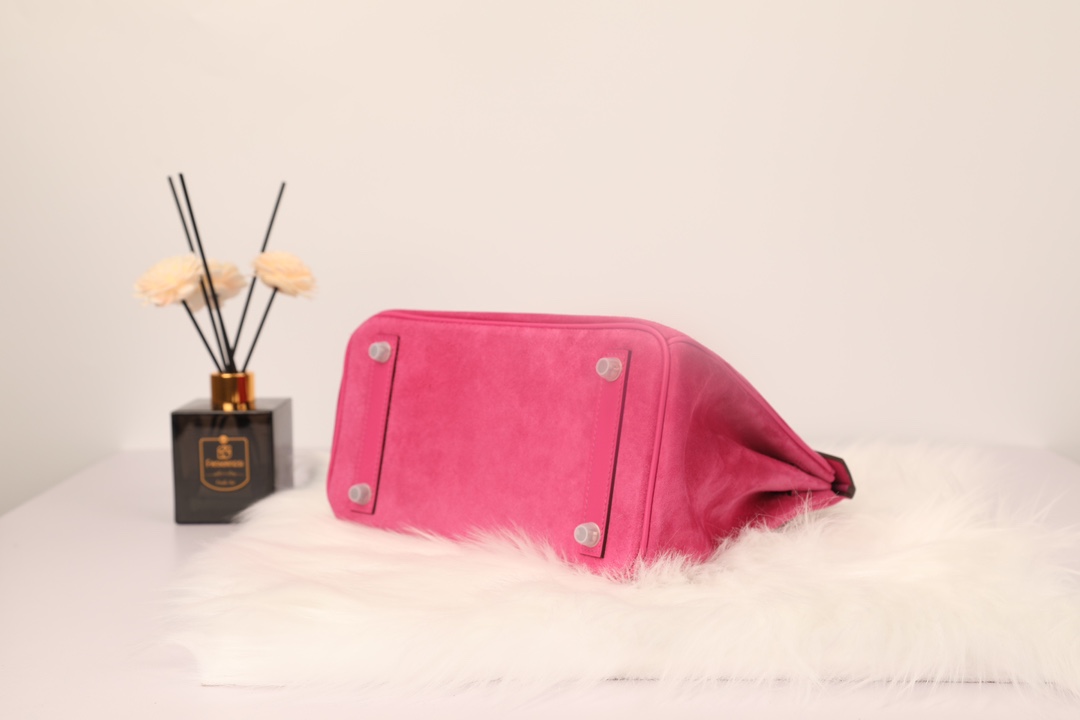 Hermes 高仿 女款 Birkin 玫紅麂皮手提包 吸睛時尚亮色款| 10 Hermes 高仿 女款 Birkin 玫紅麂皮手提包 吸睛時尚亮色款