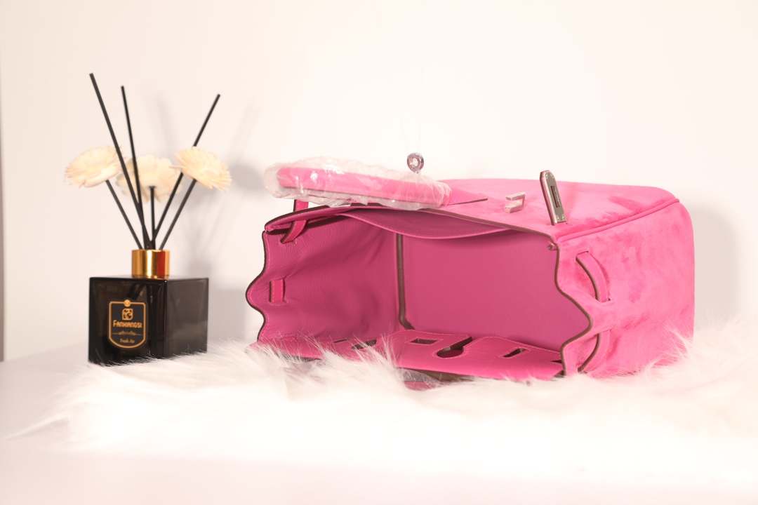 Hermes 高仿 女款 Birkin 玫紅麂皮手提包 吸睛時尚亮色款| 8 Hermes 高仿 女款 Birkin 玫紅麂皮手提包 吸睛時尚亮色款