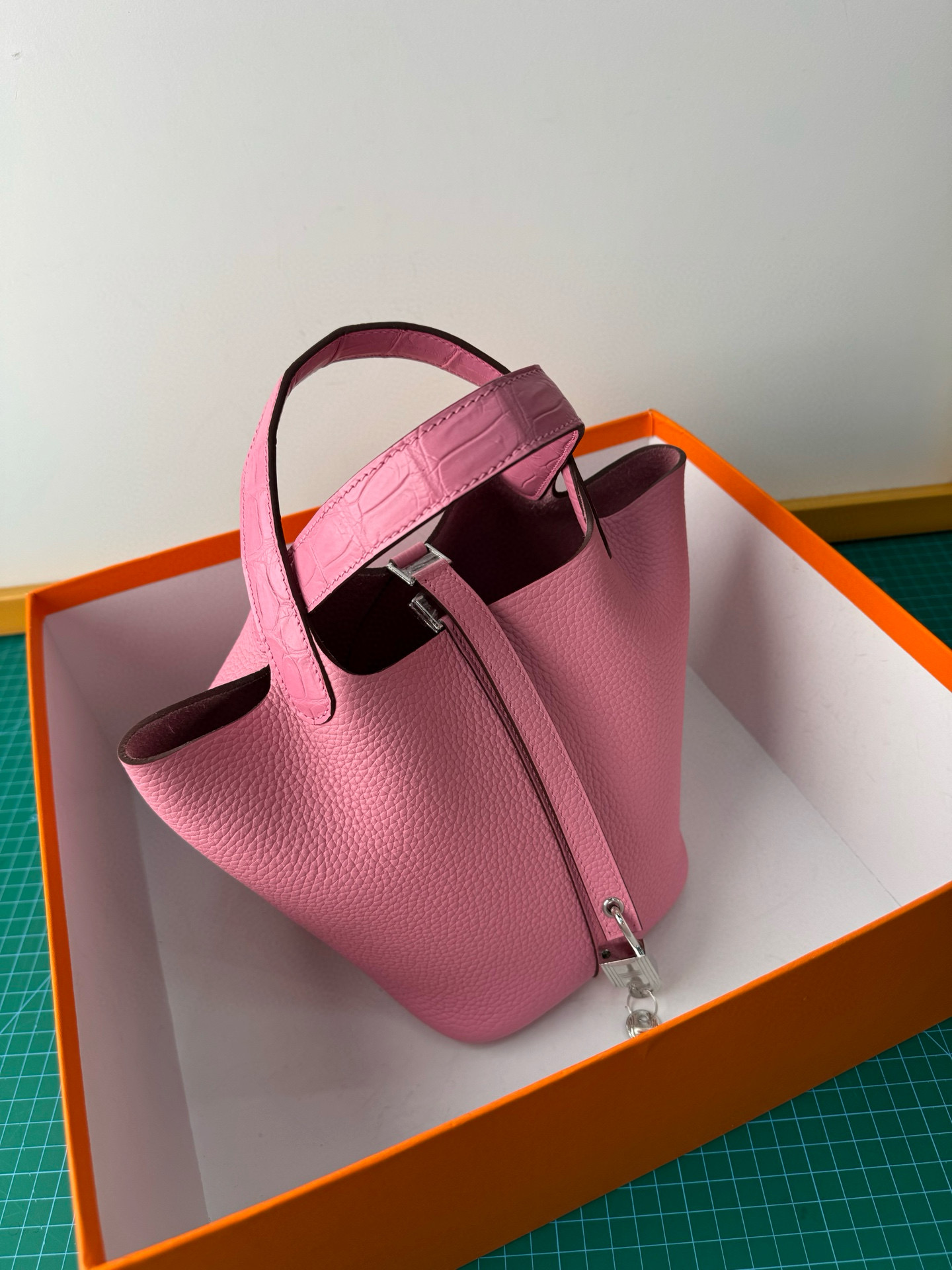 Hermes 高仿 Picotin 菜籃子 冷灰白手提包 極簡風高級感| 12 Hermes 高仿 Picotin 菜籃子 冷灰白手提包 極簡風高級感