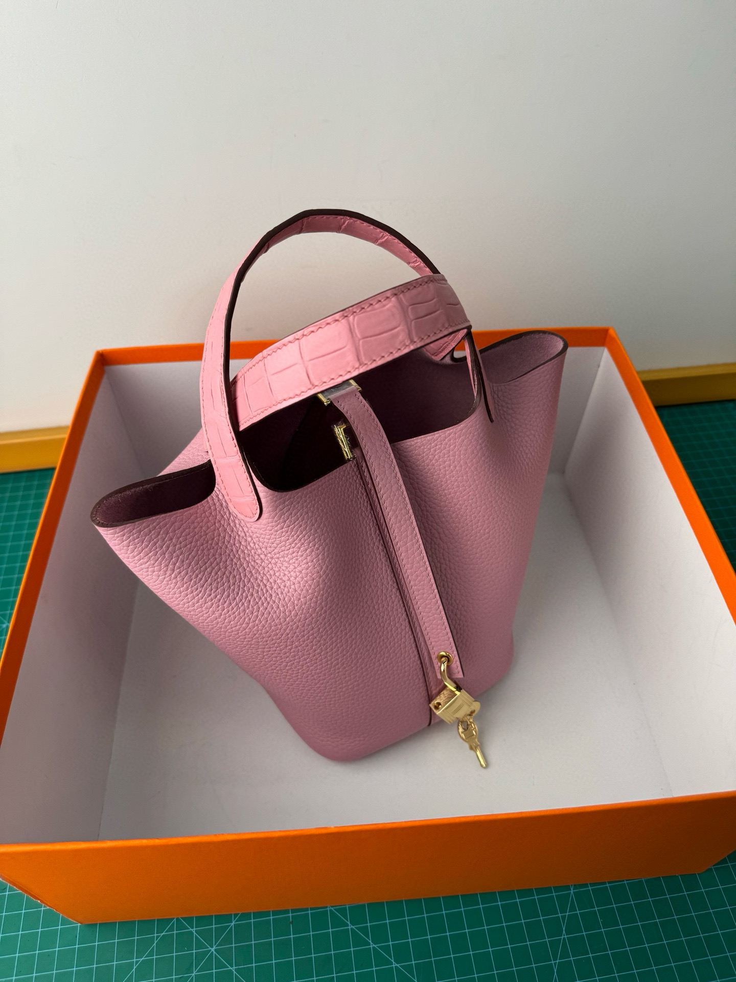 Hermes 高仿 Picotin 菜籃子 冷灰白手提包 極簡風高級感| 11 Hermes 高仿 Picotin 菜籃子 冷灰白手提包 極簡風高級感