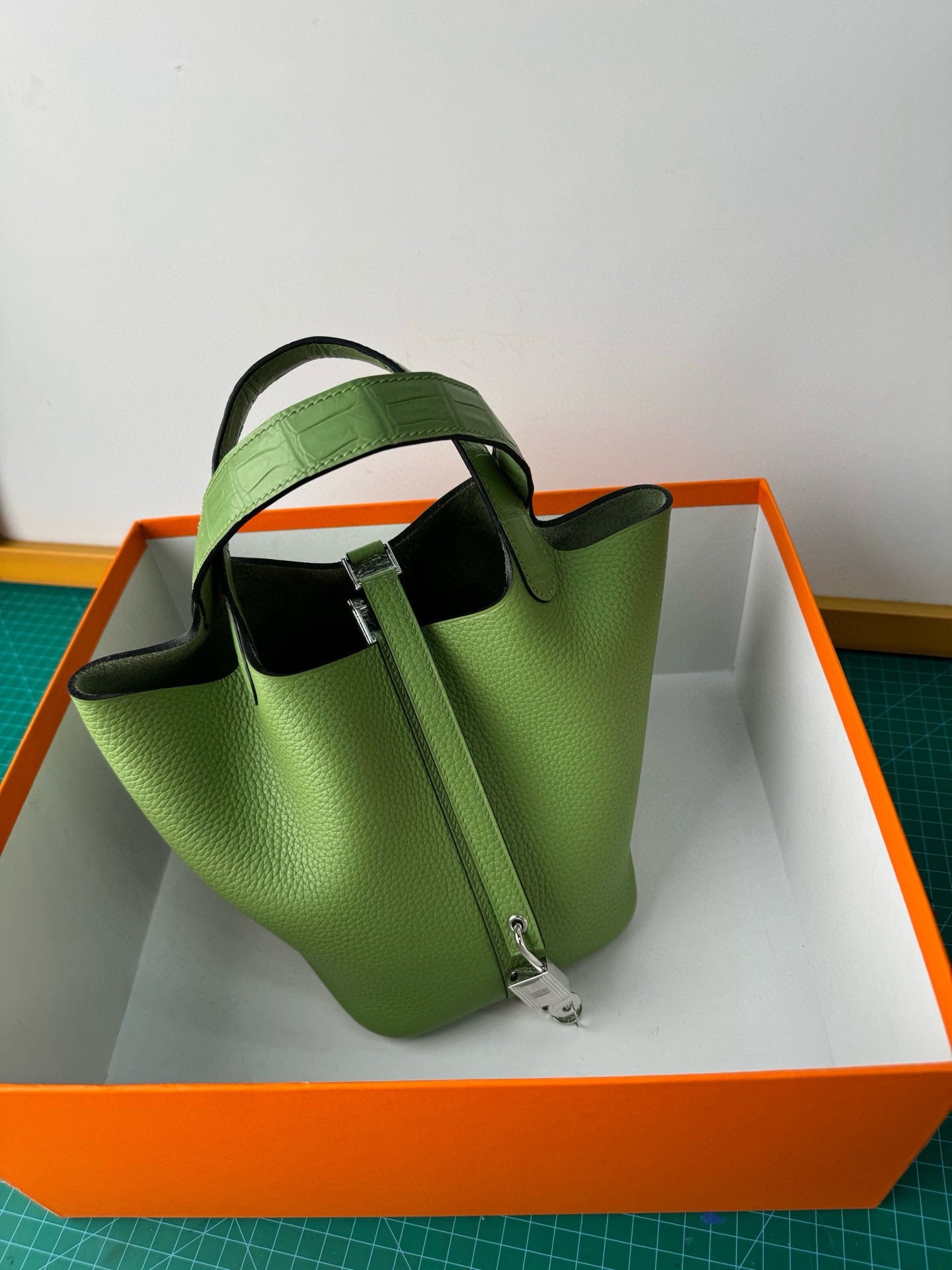 Hermes 高仿 Picotin 菜籃子 冷灰白手提包 極簡風高級感| 8 Hermes 高仿 Picotin 菜籃子 冷灰白手提包 極簡風高級感