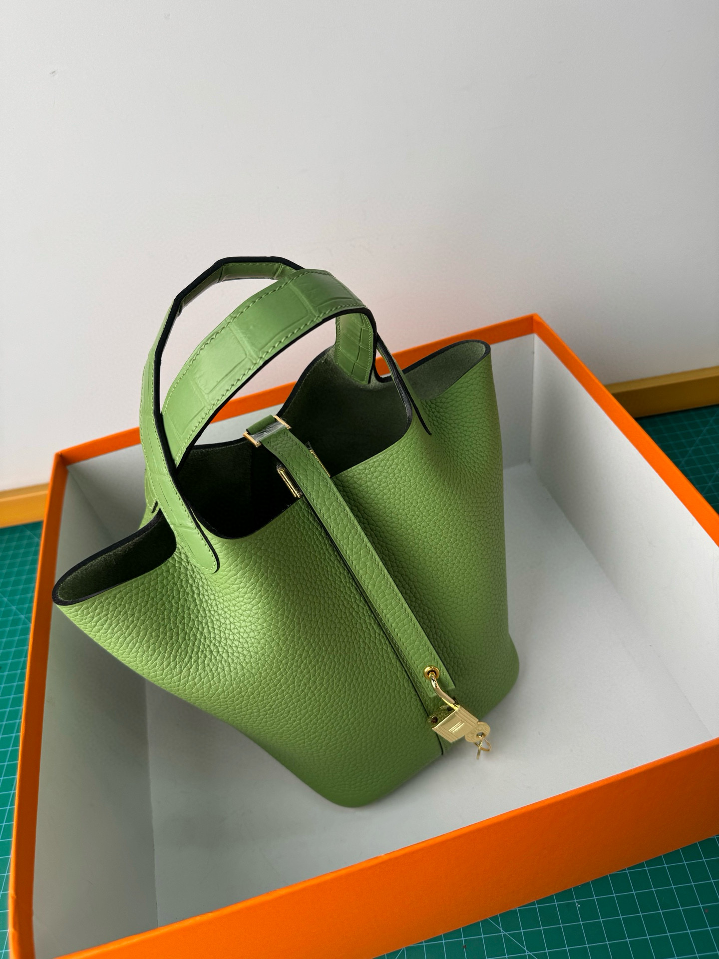 Hermes 高仿 Picotin 菜籃子 冷灰白手提包 極簡風高級感| 7 Hermes 高仿 Picotin 菜籃子 冷灰白手提包 極簡風高級感