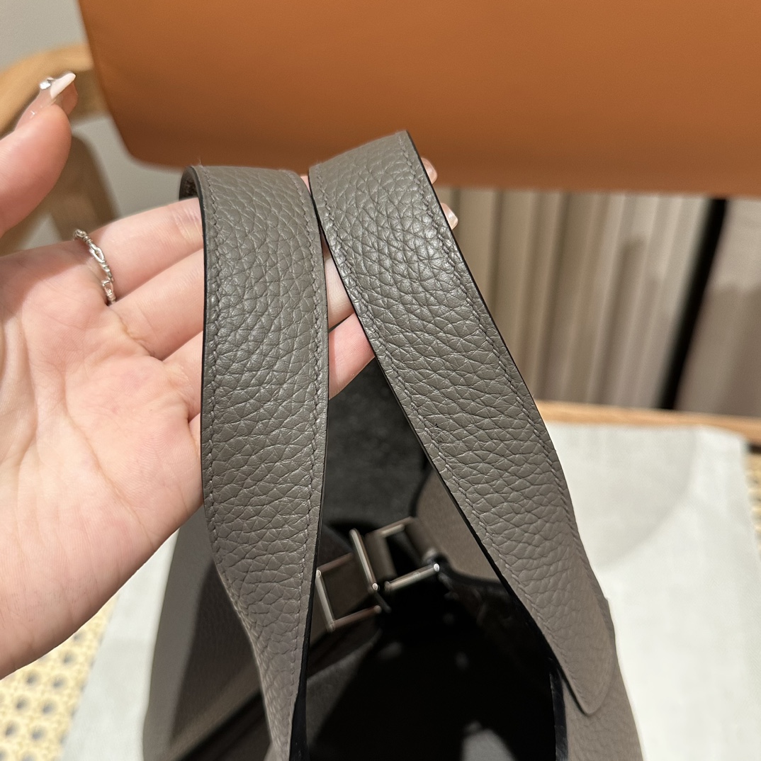 Hermes 原單 女款 Picotin Lock 手提包 灰色水桶包 簡約百搭風| 12 Hermes 原單 女款 Picotin Lock 手提包 灰色水桶包 簡約百搭風