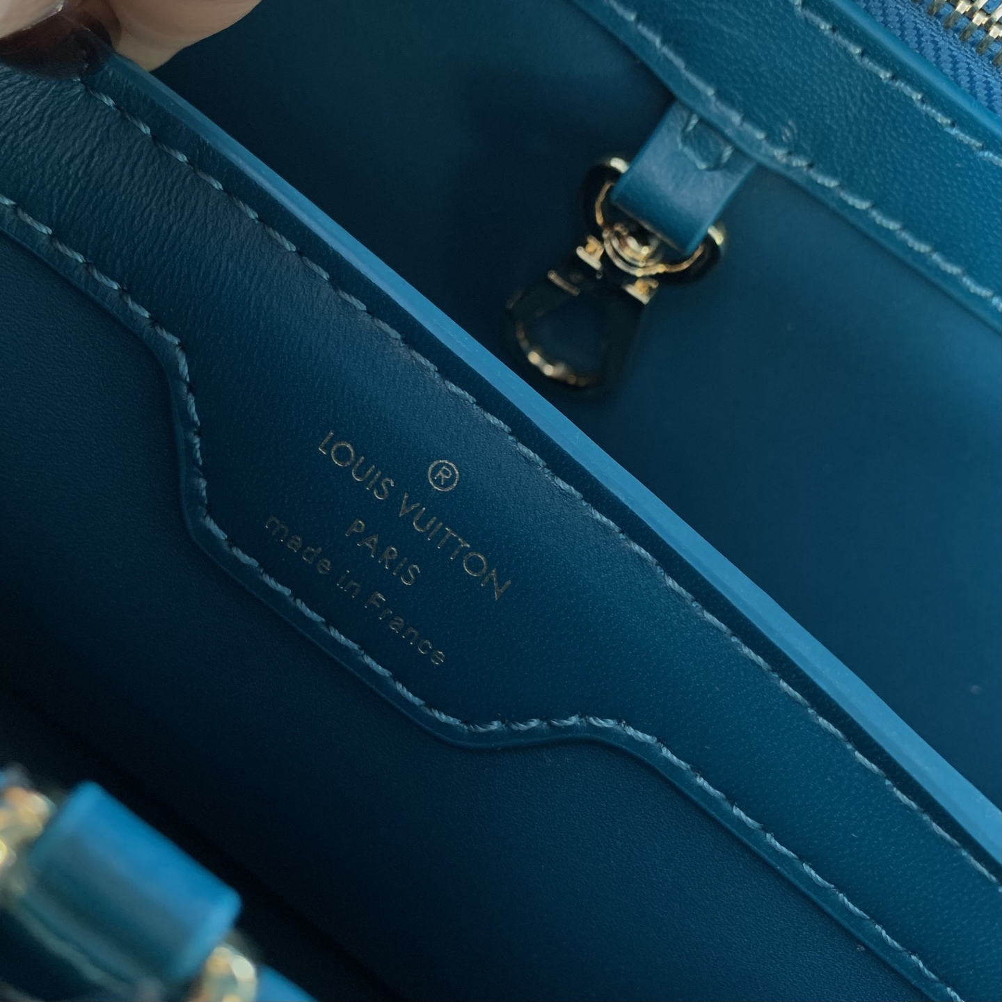 LV 高仿 女款 Capucines 鱷魚紋鏈條手提包 高級氣質斜背包| 8 LV 高仿 女款 Capucines 鱷魚紋鏈條手提包 高級氣質斜背包