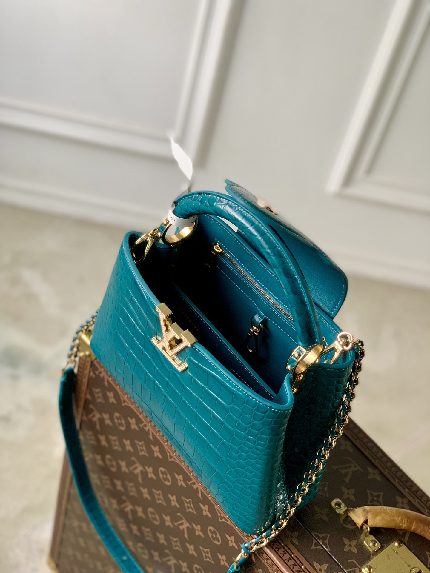 LV 高仿 女款 Capucines 鱷魚紋鏈條手提包 高級氣質斜背包| 7 LV 高仿 女款 Capucines 鱷魚紋鏈條手提包 高級氣質斜背包