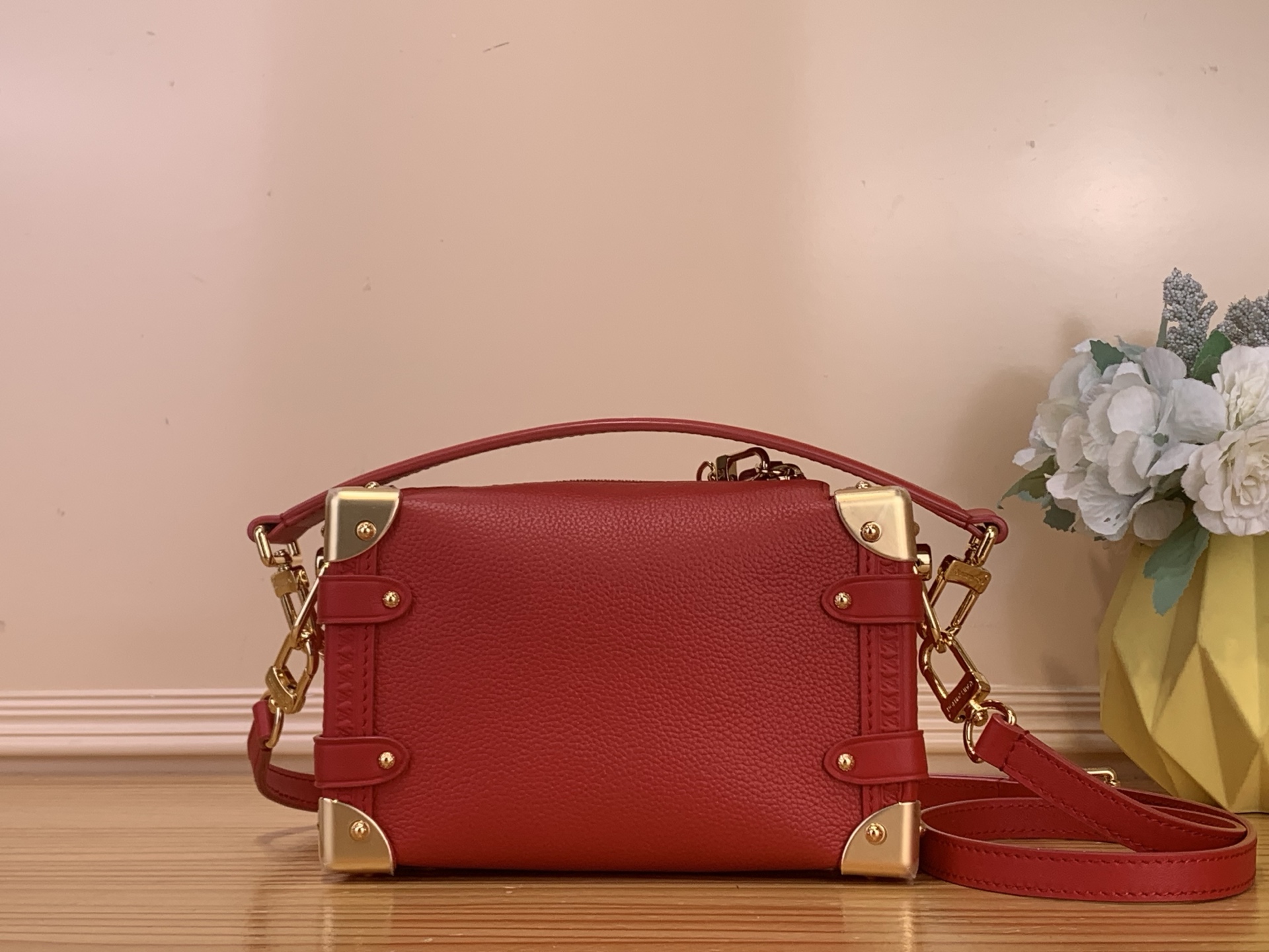 LV A貨 女款 紅色鎖扣鏈條斜背包 經典復古小方包| 13 LV A貨 女款 紅色鎖扣鏈條斜背包 經典復古小方包