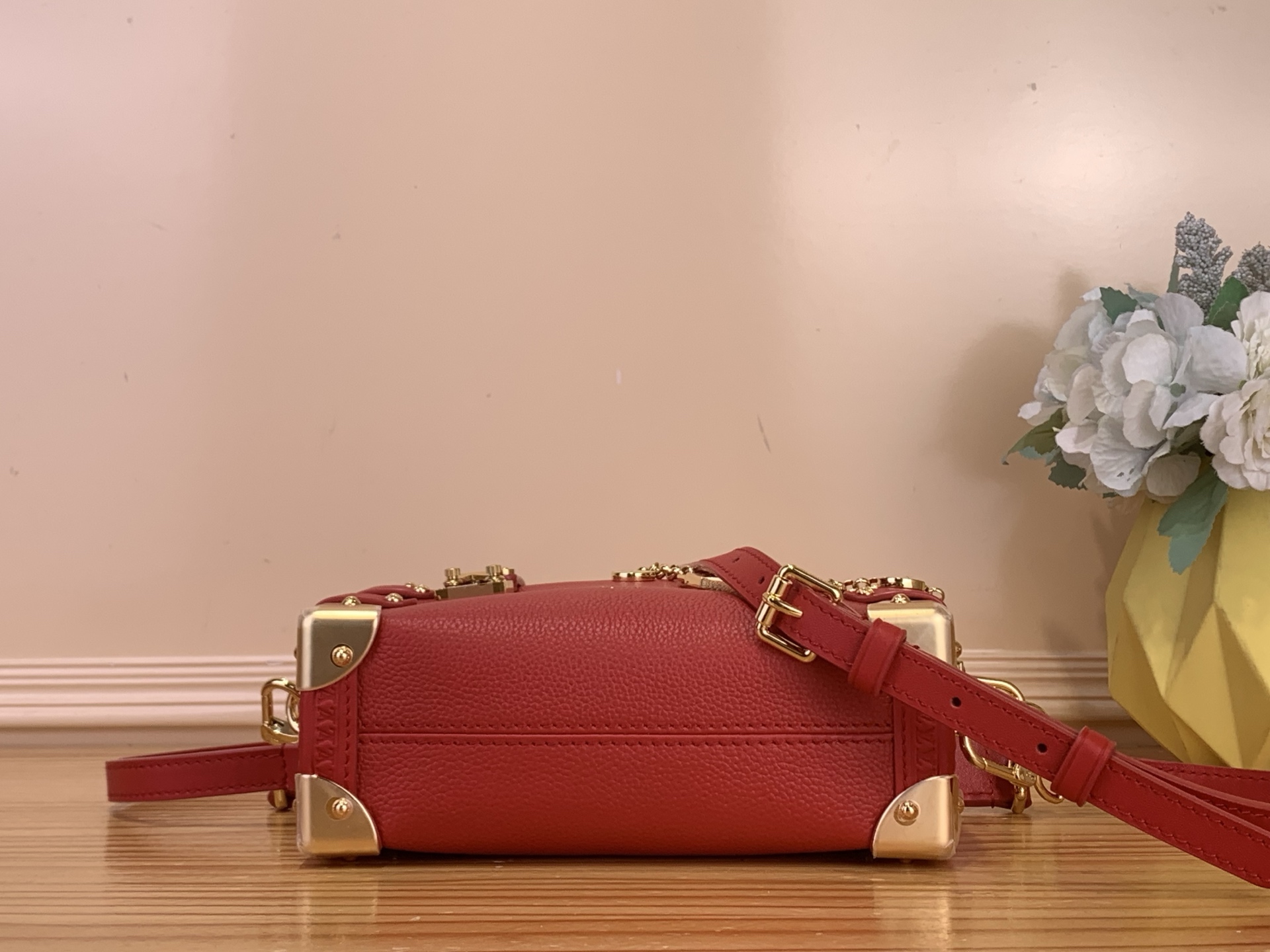 LV A貨 女款 紅色鎖扣鏈條斜背包 經典復古小方包| 12 LV A貨 女款 紅色鎖扣鏈條斜背包 經典復古小方包