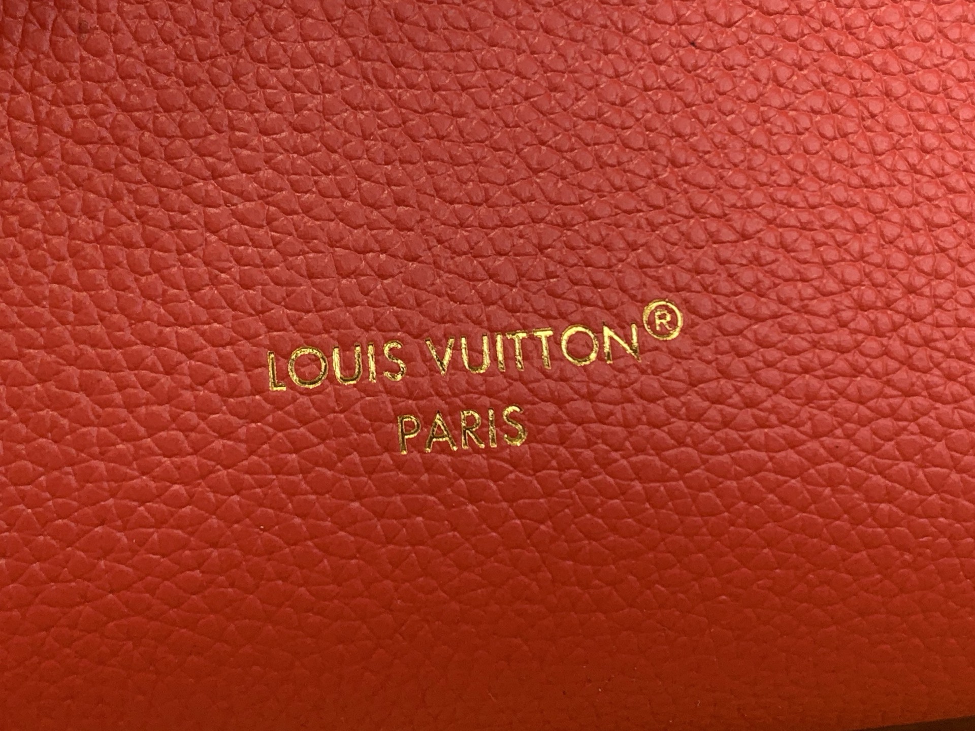 LV A貨 女款 紅色鎖扣鏈條斜背包 經典復古小方包| 10 LV A貨 女款 紅色鎖扣鏈條斜背包 經典復古小方包