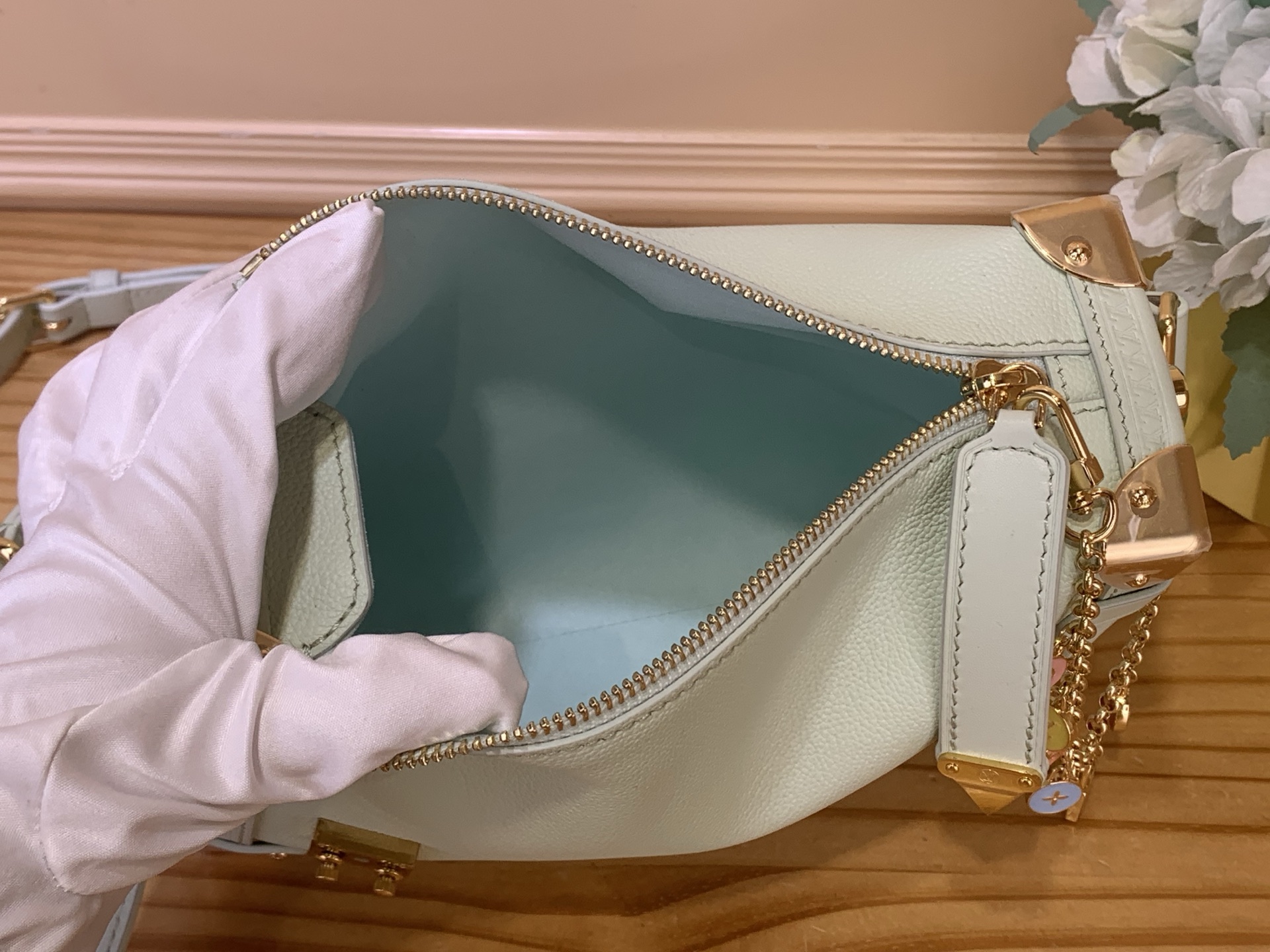 LV 高仿 女款 鏈條裝飾手提包 輕奢時尚斜背包| 15 LV 高仿 女款 鏈條裝飾手提包 輕奢時尚斜背包