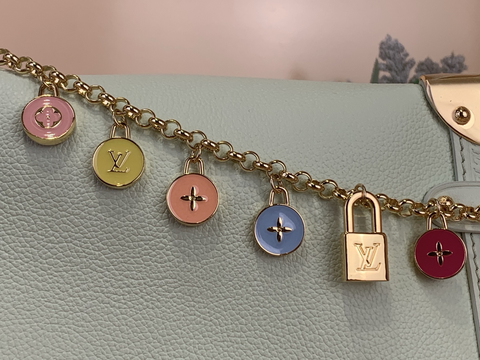LV 高仿 女款 鏈條裝飾手提包 輕奢時尚斜背包| 11 LV 高仿 女款 鏈條裝飾手提包 輕奢時尚斜背包