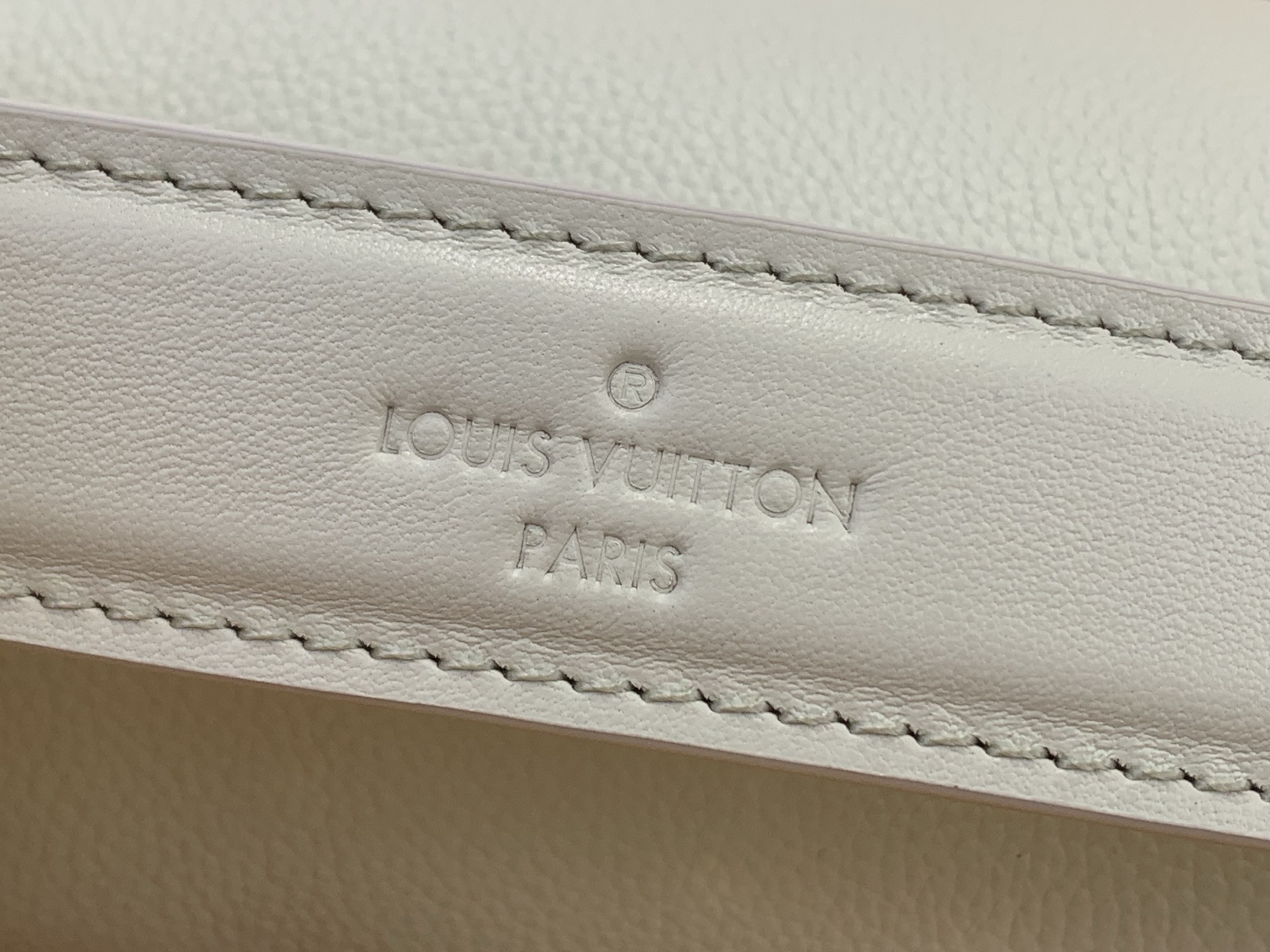LV 高仿 女款 鏈條裝飾手提包 輕奢時尚斜背包| 9 LV 高仿 女款 鏈條裝飾手提包 輕奢時尚斜背包