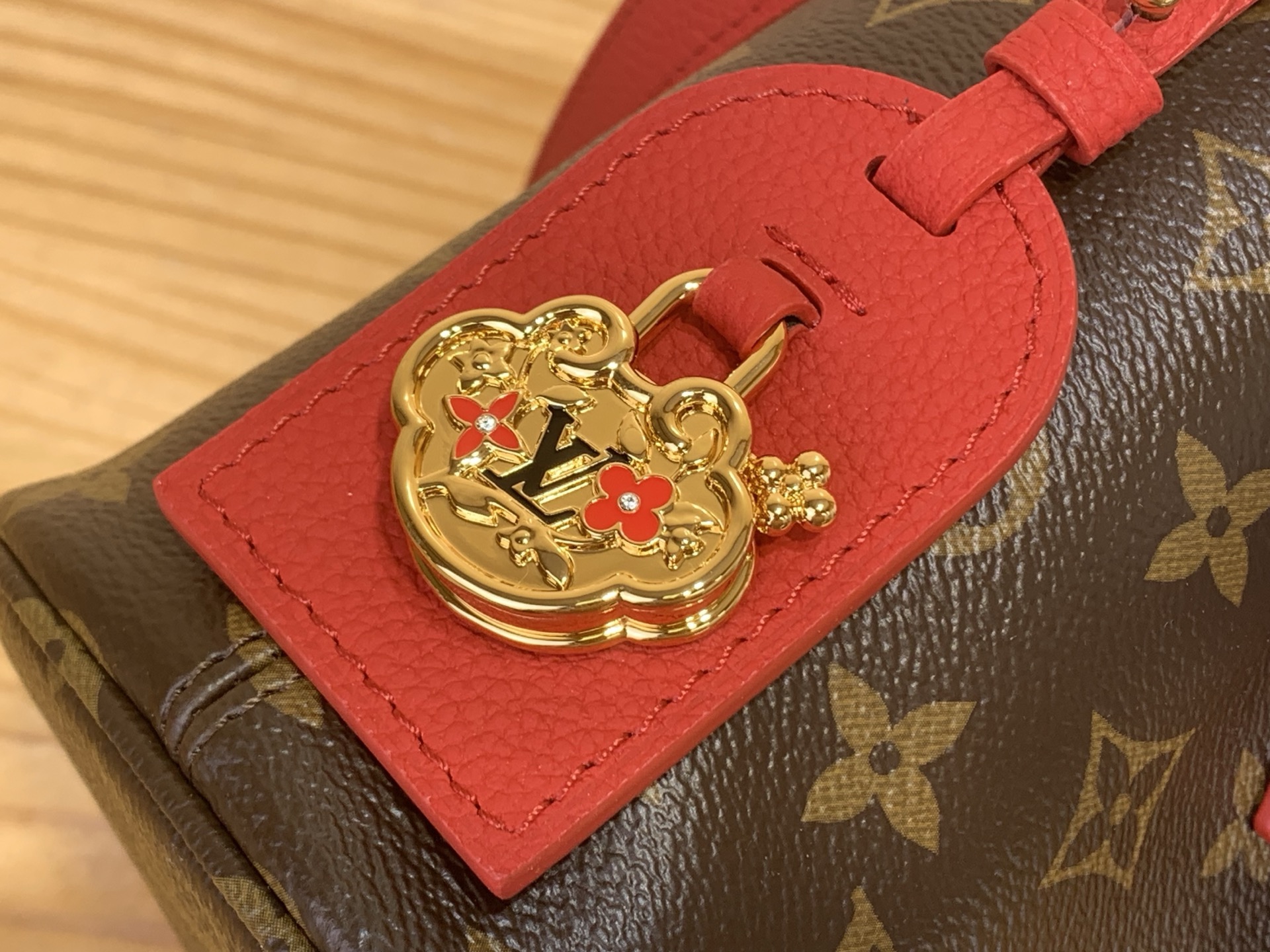 LV 高仿 女款 Monogram 拼色托特包 手提斜背兩用包 通勤百搭款| 11 LV 高仿 女款 Monogram 拼色托特包 手提斜背兩用包 通勤百搭款