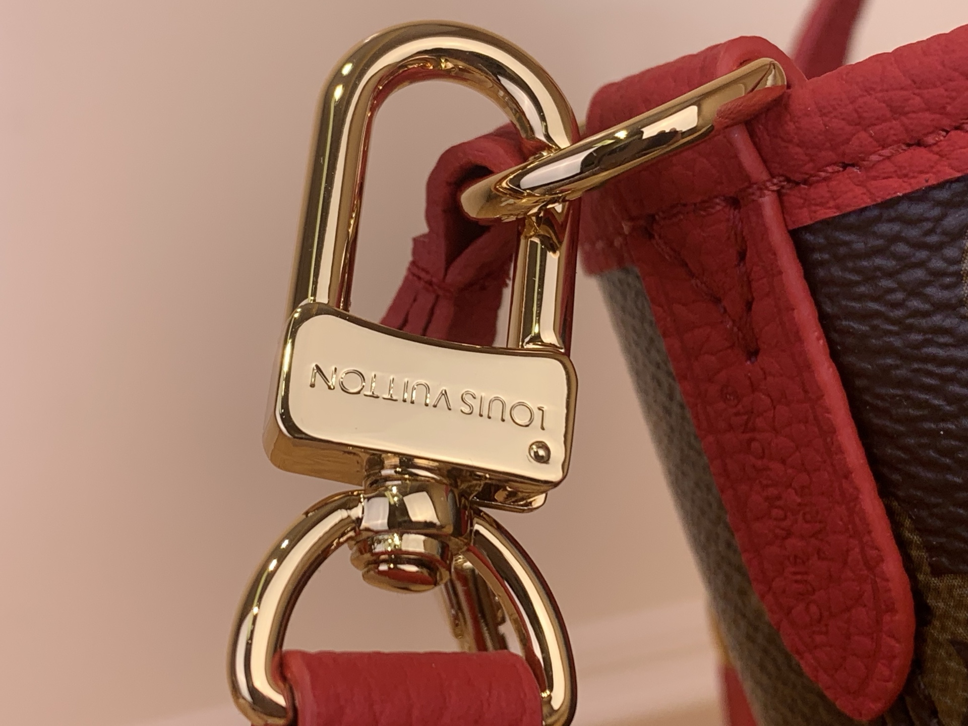 LV 高仿 女款 Monogram 拼色托特包 手提斜背兩用包 通勤百搭款| 9 LV 高仿 女款 Monogram 拼色托特包 手提斜背兩用包 通勤百搭款