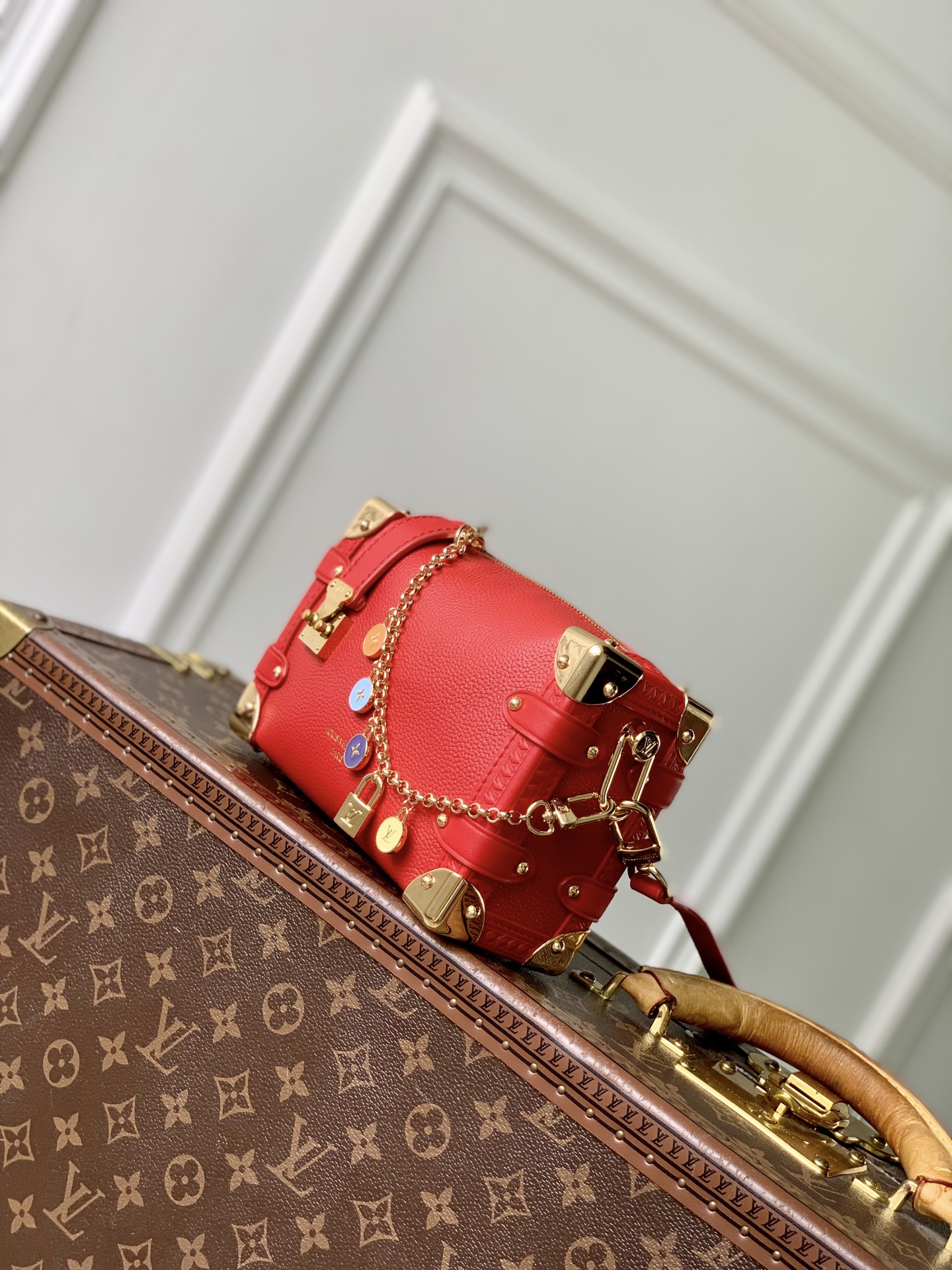 LV 一比一 女款 Petite Malle 紅色迷你手提包 鎖扣斜背包| 14 LV 一比一 女款 Petite Malle 紅色迷你手提包 鎖扣斜背包