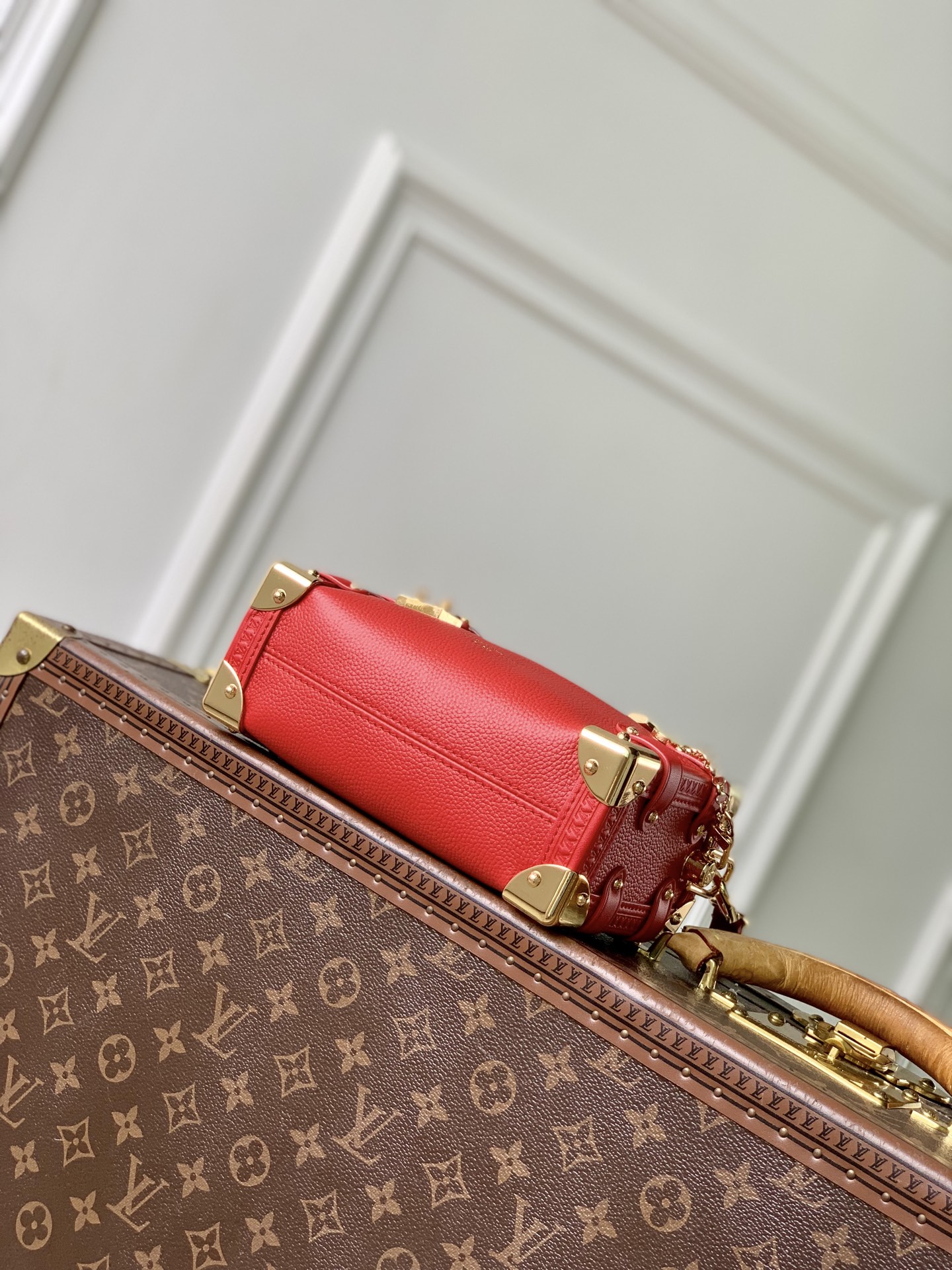 LV 一比一 女款 Petite Malle 紅色迷你手提包 鎖扣斜背包| 12 LV 一比一 女款 Petite Malle 紅色迷你手提包 鎖扣斜背包
