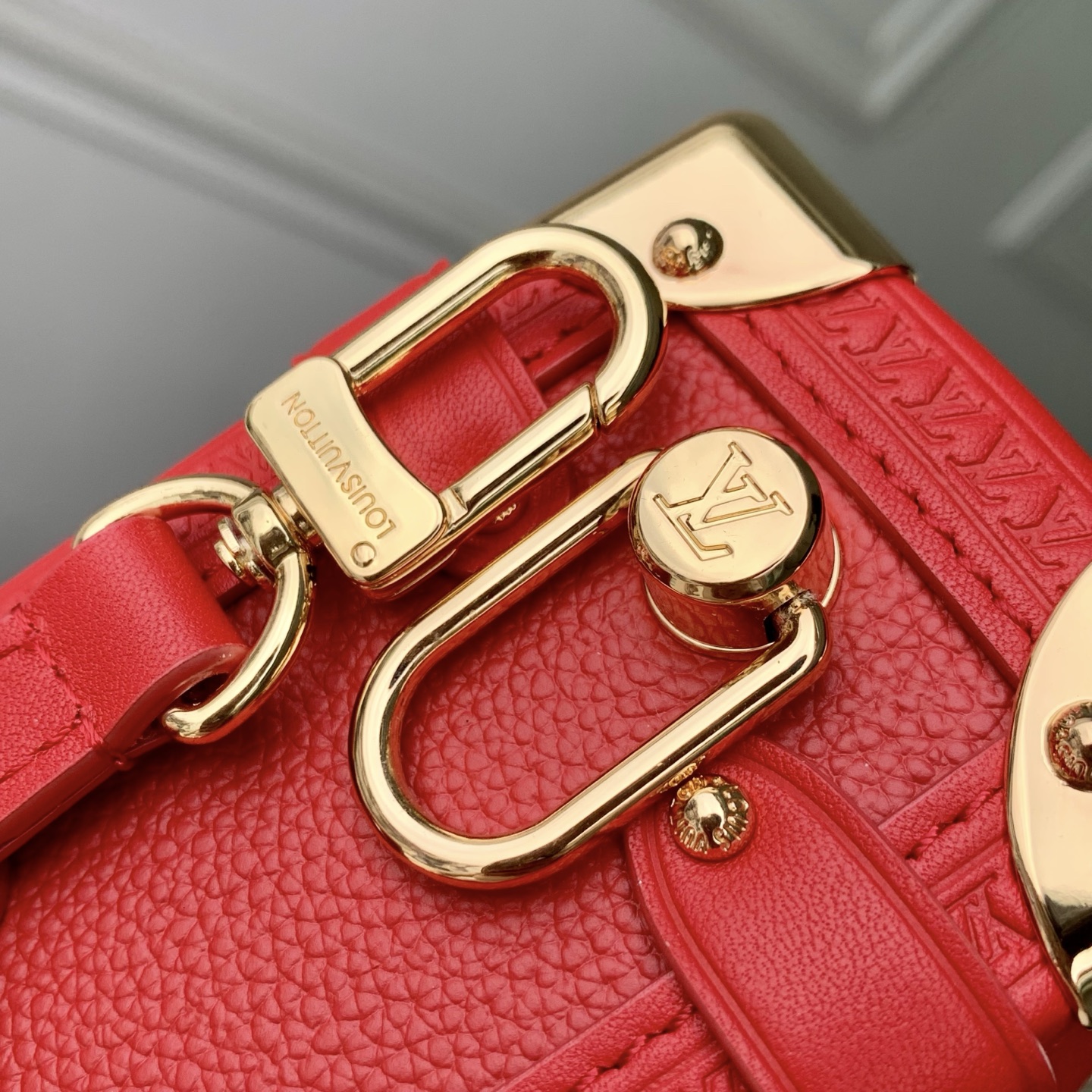 LV 一比一 女款 Petite Malle 紅色迷你手提包 鎖扣斜背包| 11 LV 一比一 女款 Petite Malle 紅色迷你手提包 鎖扣斜背包