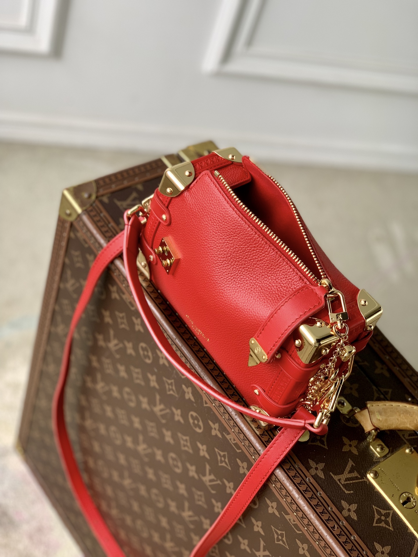 LV 一比一 女款 Petite Malle 紅色迷你手提包 鎖扣斜背包| 7 LV 一比一 女款 Petite Malle 紅色迷你手提包 鎖扣斜背包