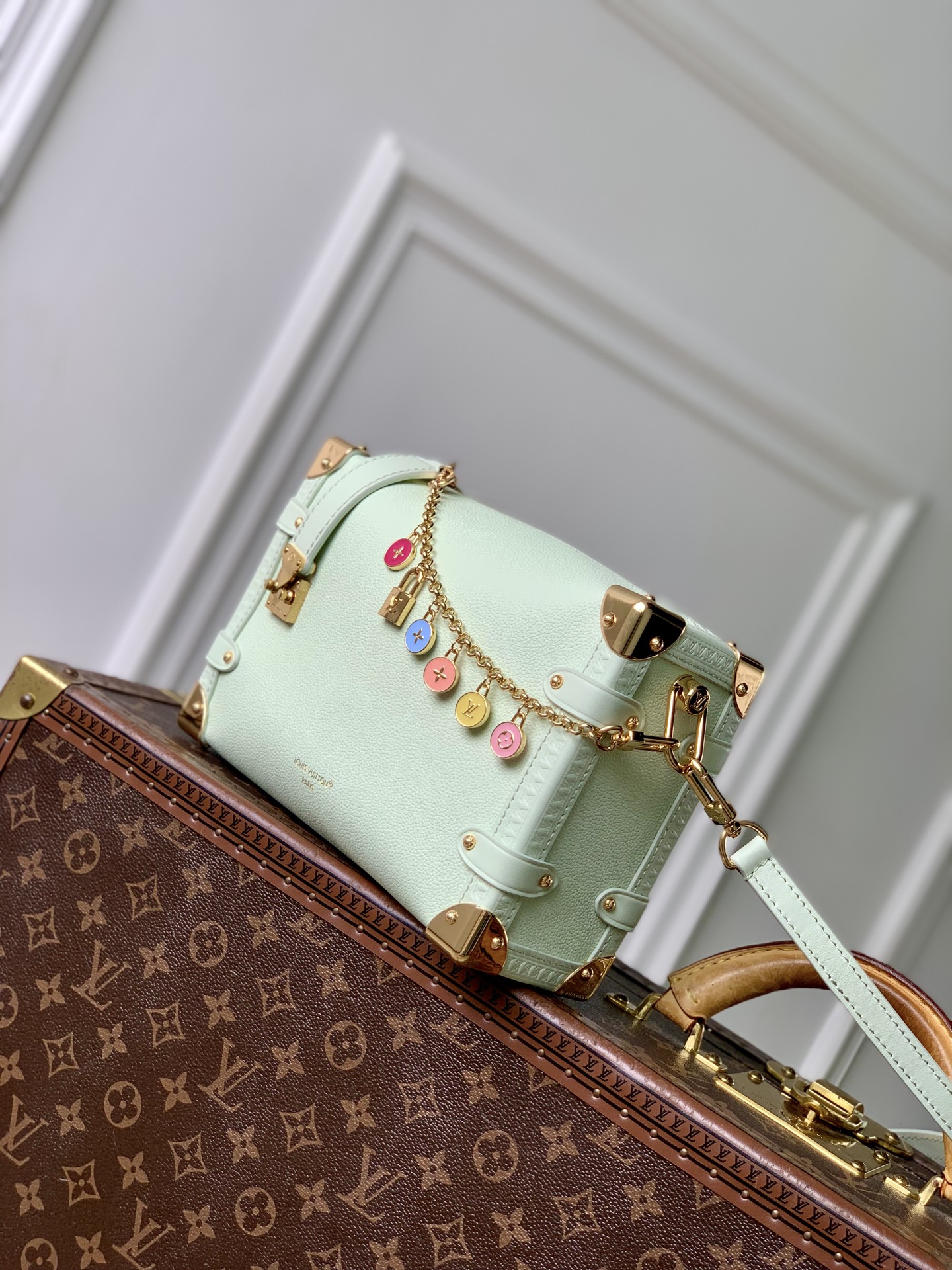 LV 高仿 女款 Mini Trunk 薄荷綠鏈條手提包 氣質迷你斜背包| 14 LV 高仿 女款 Mini Trunk 薄荷綠鏈條手提包 氣質迷你斜背包