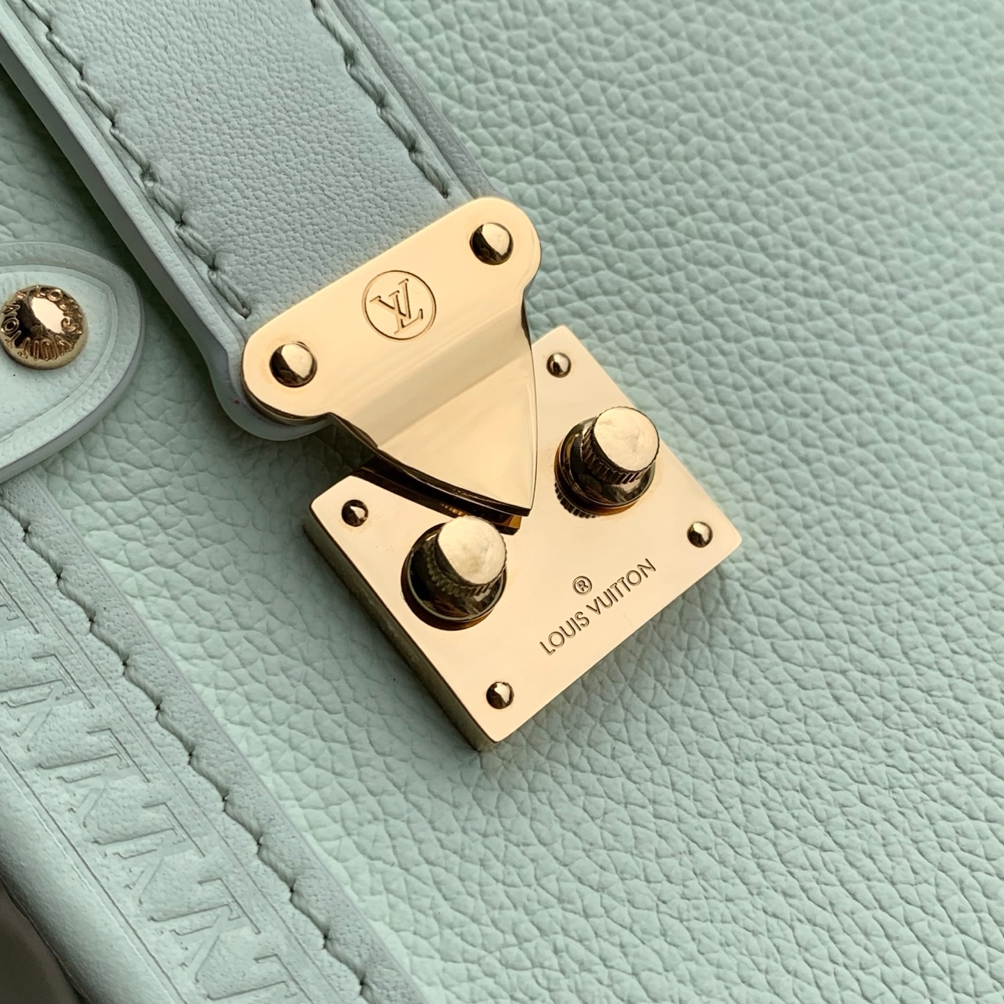 LV 高仿 女款 Mini Trunk 薄荷綠鏈條手提包 氣質迷你斜背包| 11 LV 高仿 女款 Mini Trunk 薄荷綠鏈條手提包 氣質迷你斜背包