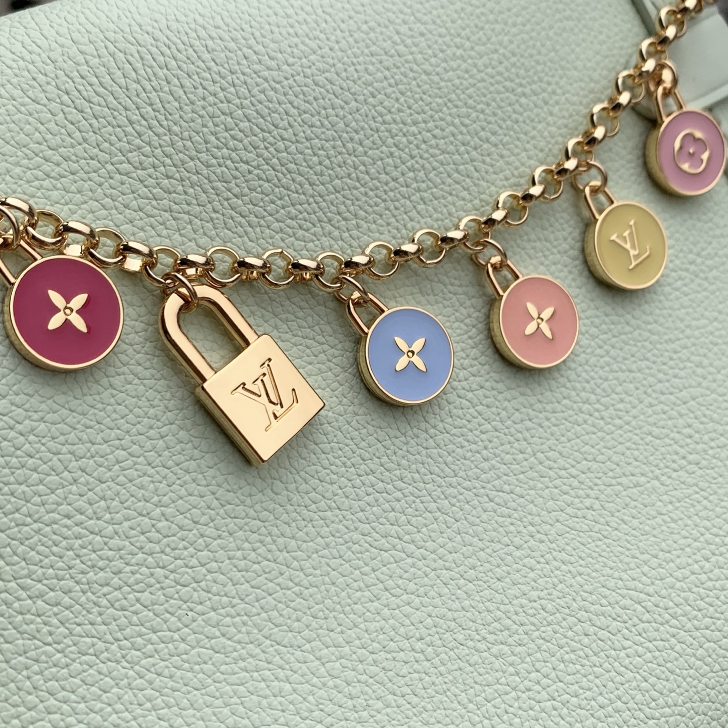 LV 高仿 女款 Mini Trunk 薄荷綠鏈條手提包 氣質迷你斜背包| 9 LV 高仿 女款 Mini Trunk 薄荷綠鏈條手提包 氣質迷你斜背包
