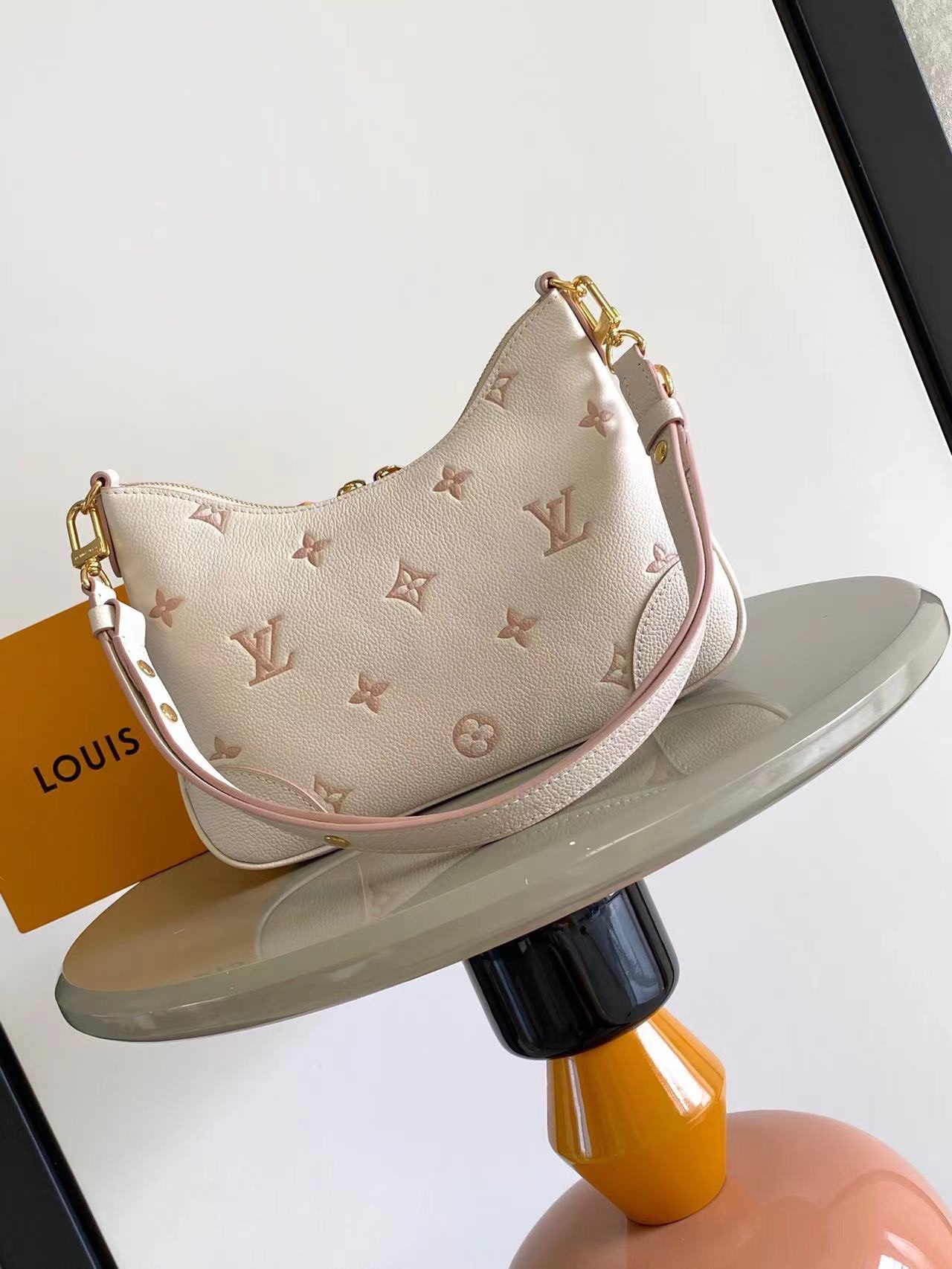LV 原單 女款 Pochette Métis 白色鏈條斜背包 經典翻蓋包| 14 LV 原單 女款 Pochette Métis 白色鏈條斜背包 經典翻蓋包