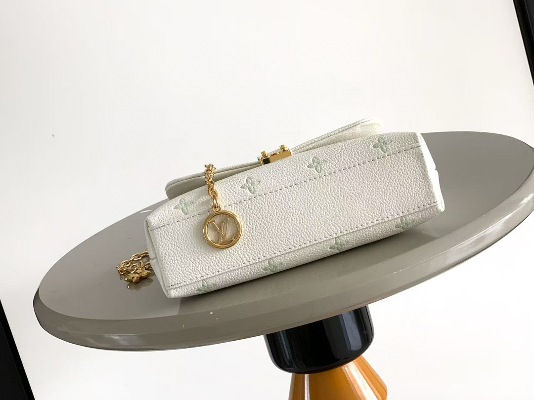 LV 高仿 女款 Monogram 鏈條肩背包 時尚半月包| 13 LV 高仿 女款 Monogram 鏈條肩背包 時尚半月包