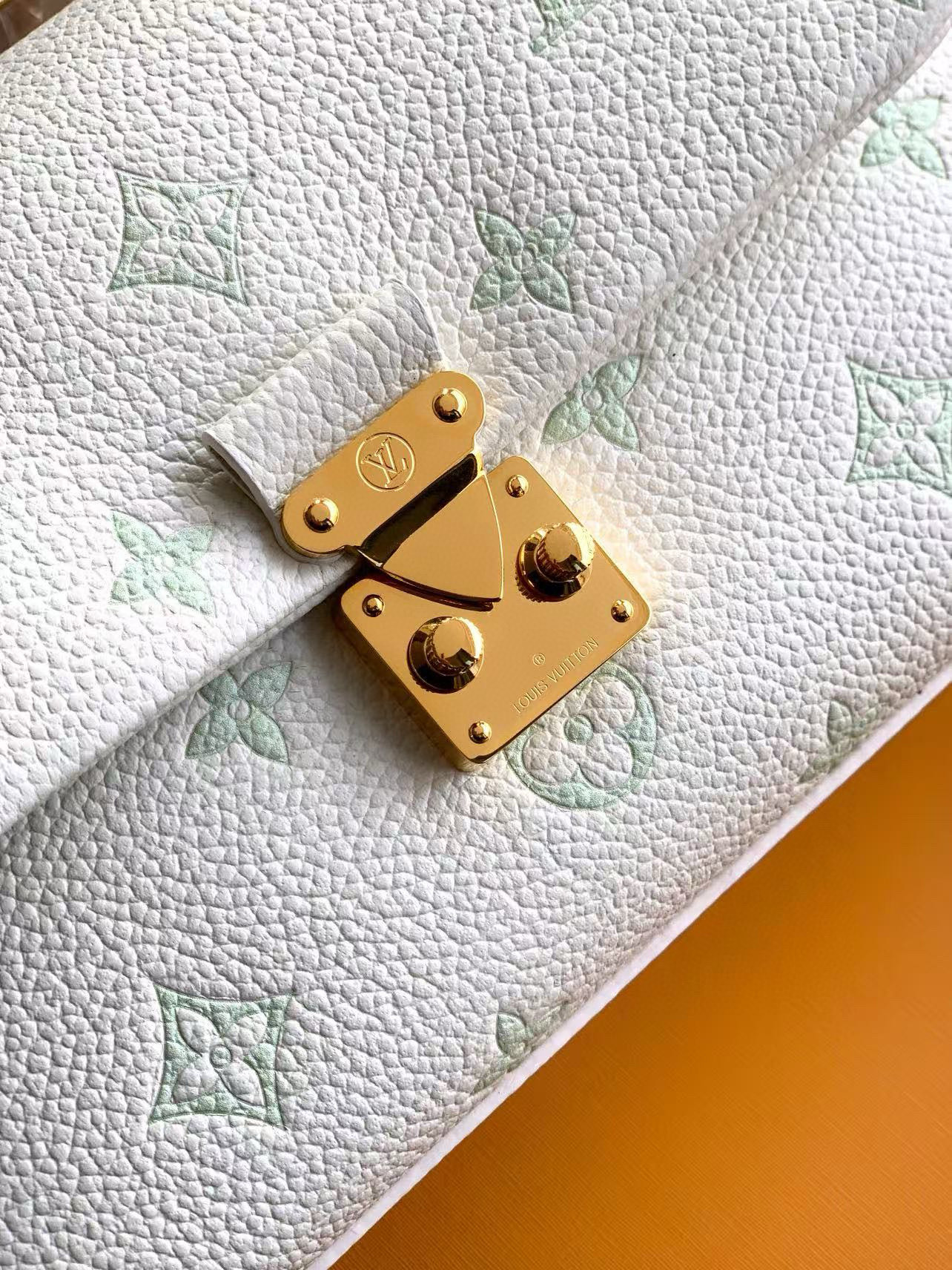 LV 高仿 女款 Monogram 鏈條肩背包 時尚半月包| 10 LV 高仿 女款 Monogram 鏈條肩背包 時尚半月包