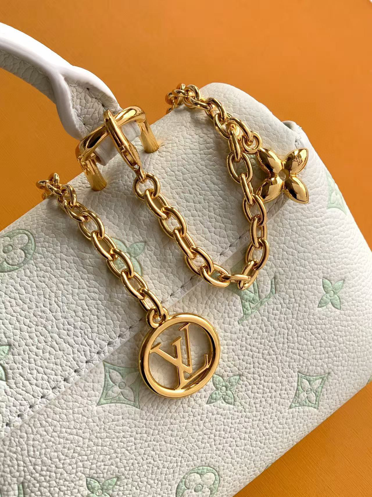 LV 高仿 女款 Monogram 鏈條肩背包 時尚半月包| 9 LV 高仿 女款 Monogram 鏈條肩背包 時尚半月包