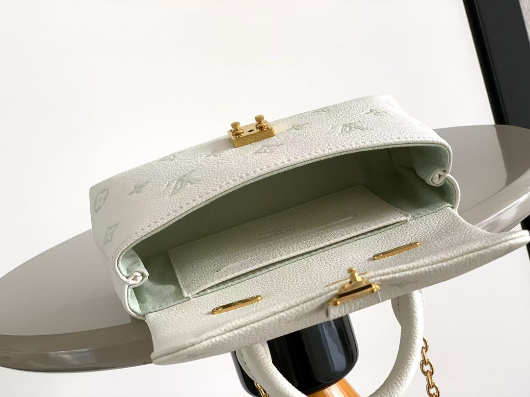 LV 高仿 女款 Monogram 鏈條肩背包 時尚半月包| 8 LV 高仿 女款 Monogram 鏈條肩背包 時尚半月包