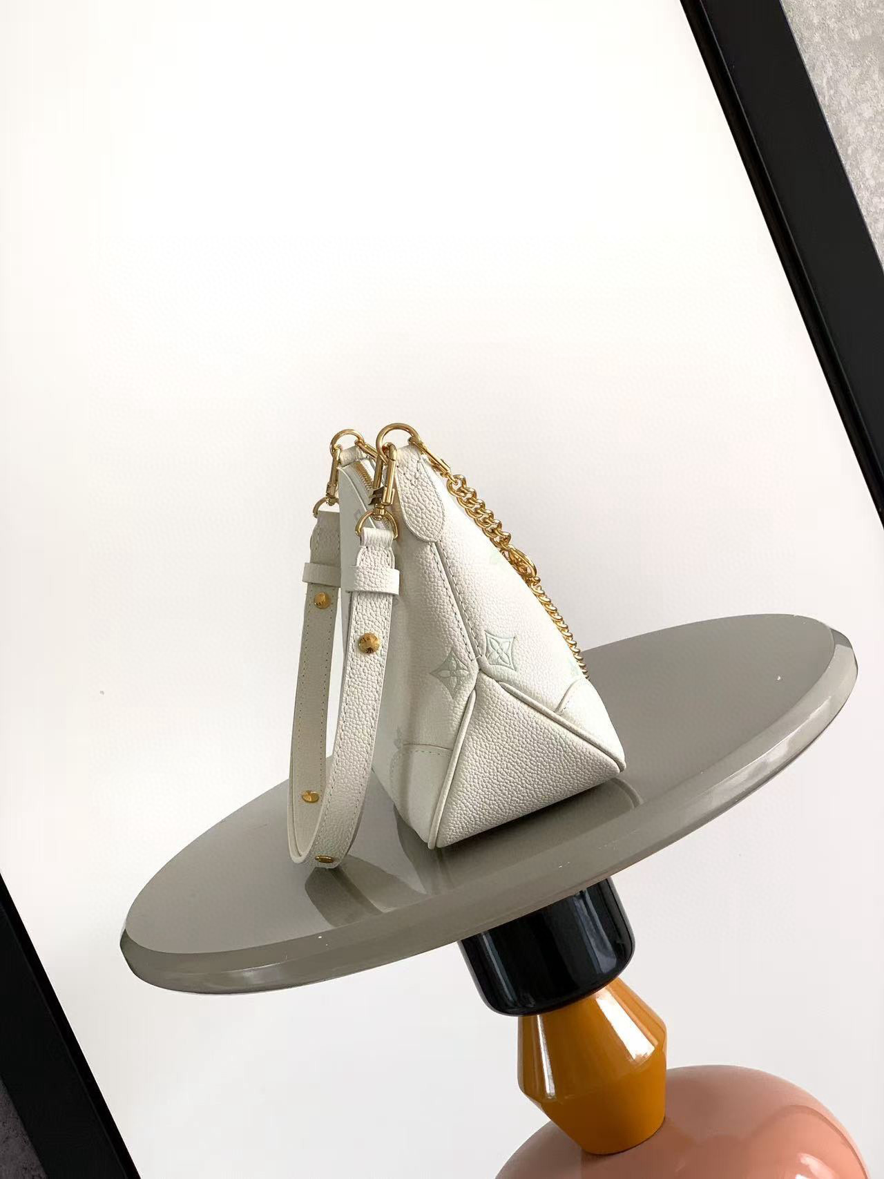 LV A貨 女款 Monogram 鏈條肩背包 時尚百搭小方包| 14 LV A貨 女款 Monogram 鏈條肩背包 時尚百搭小方包