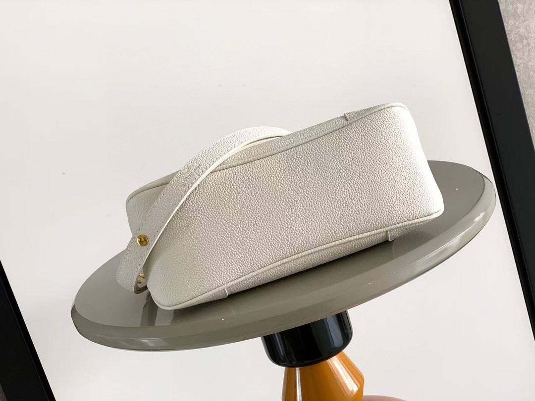 LV A貨 女款 Monogram 鏈條肩背包 時尚百搭小方包| 12 LV A貨 女款 Monogram 鏈條肩背包 時尚百搭小方包