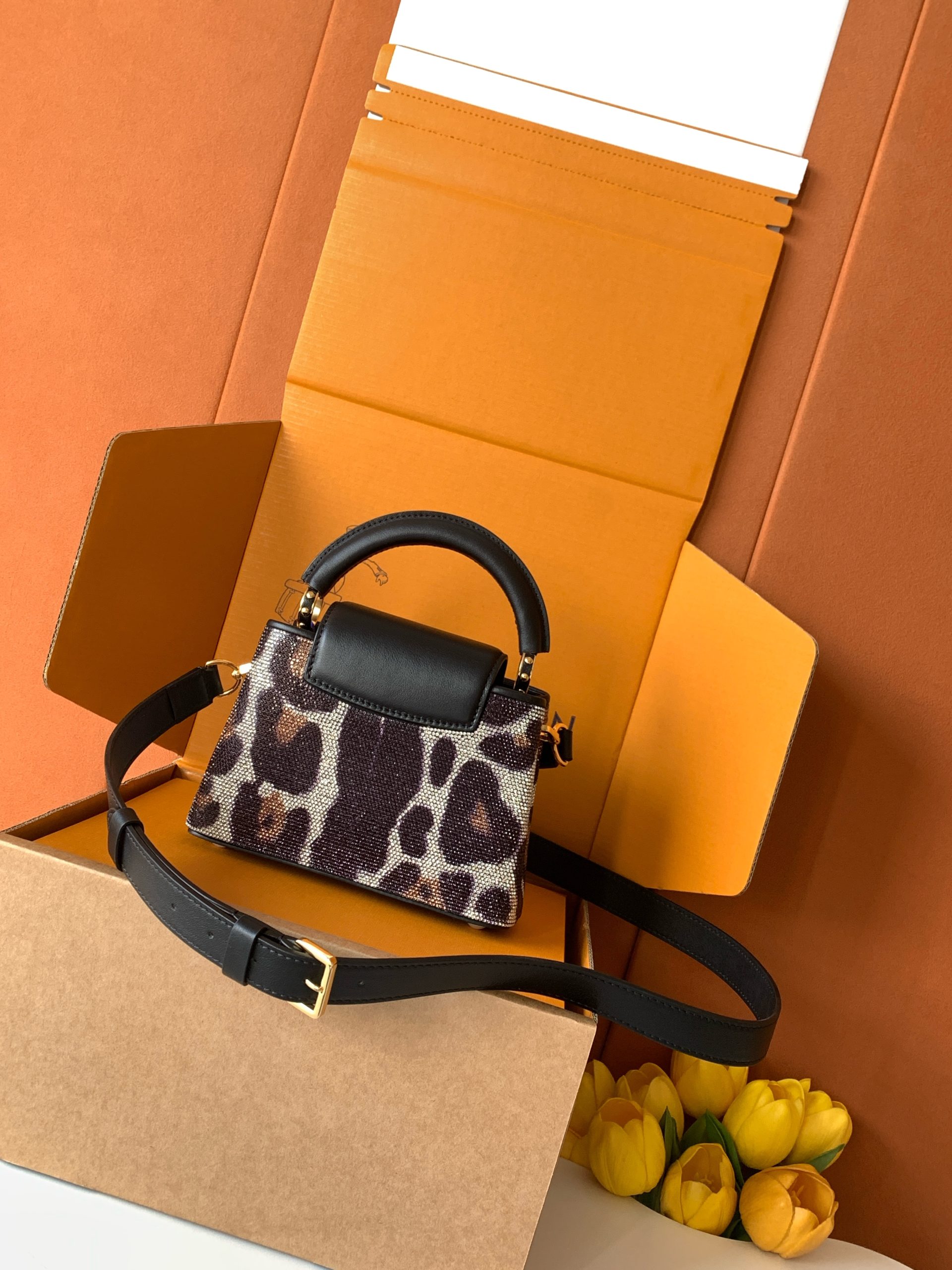 LV 原單 女款 Capucines 小號手提包 鱷魚紋氣質斜背包| 13 LV 原單 女款 Capucines 小號手提包 鱷魚紋氣質斜背包