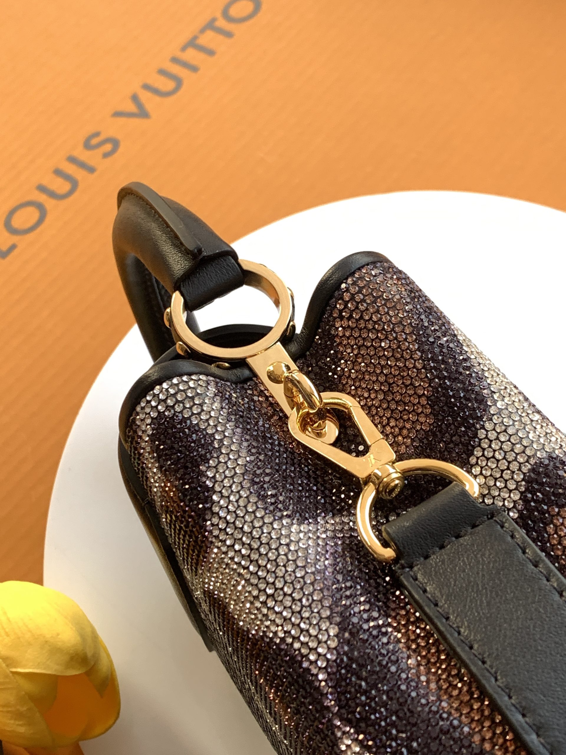 LV 原單 女款 Capucines 小號手提包 鱷魚紋氣質斜背包| 10 LV 原單 女款 Capucines 小號手提包 鱷魚紋氣質斜背包