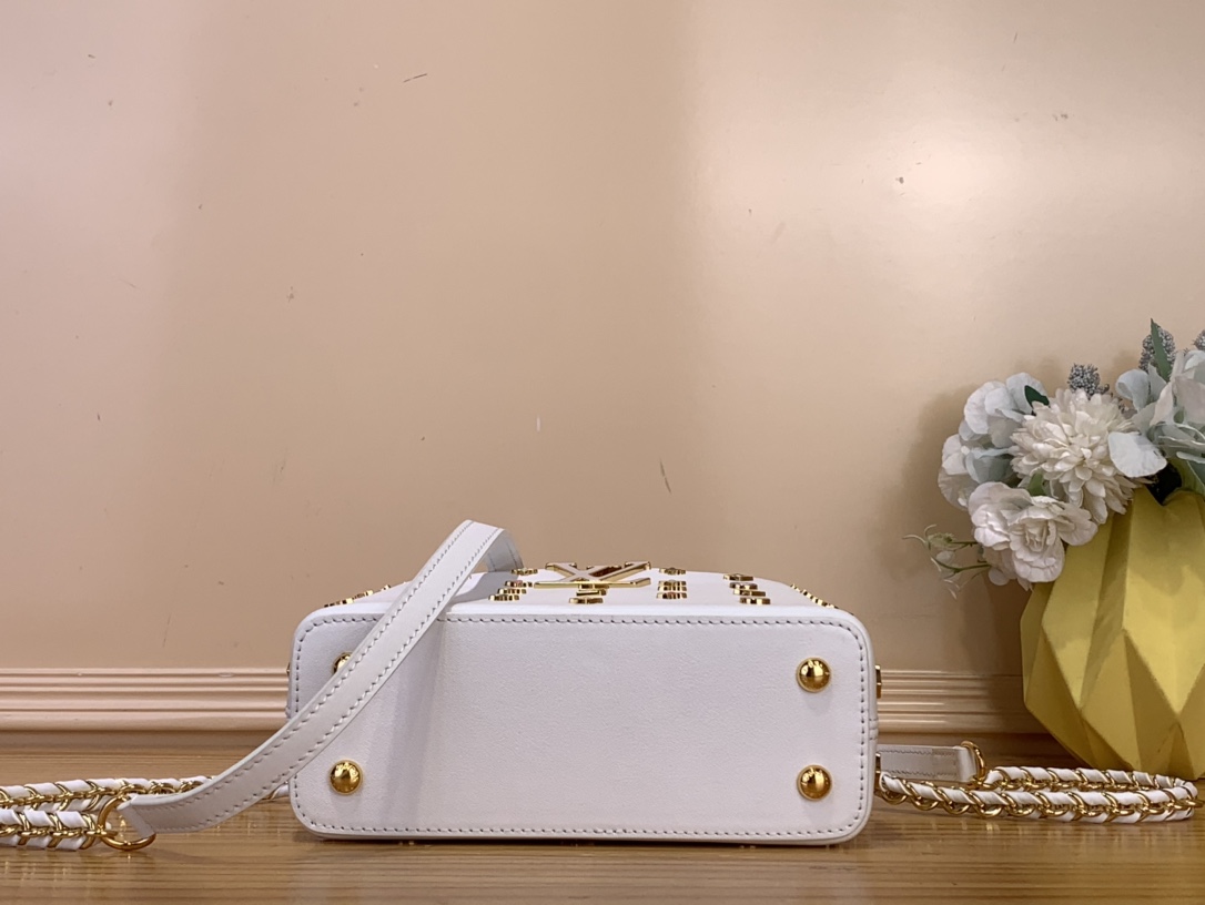 LV A貨 女款 Capucines 白色彩色鉚釘手提包 鏈條斜背包| 12 LV A貨 女款 Capucines 白色彩色鉚釘手提包 鏈條斜背包