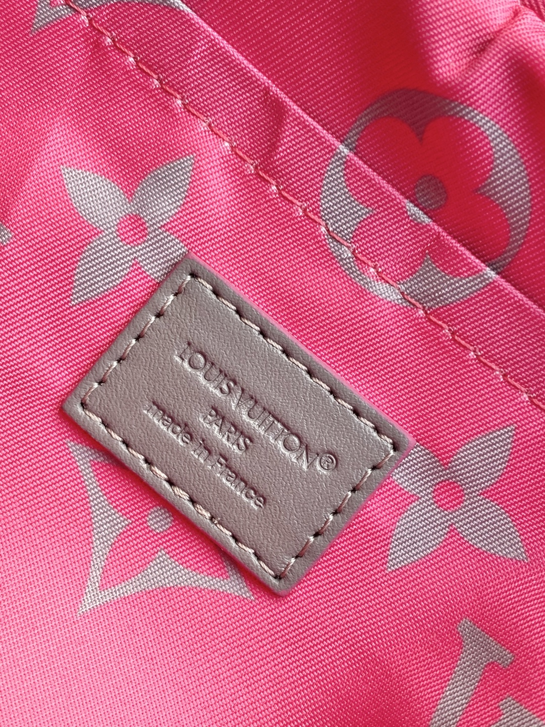 LV 高仿 女款 Monogram 灰粉相機包 時尚斜背包| 7 LV 高仿 女款 Monogram 灰粉相機包 時尚斜背包