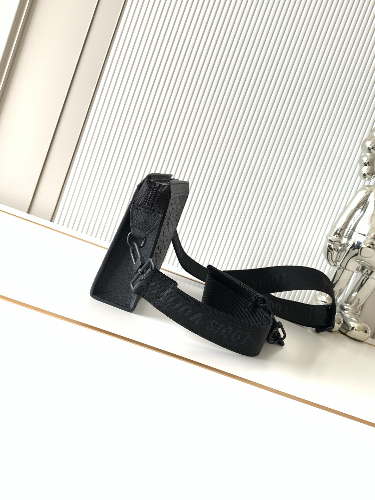 LV A貨 男款 Monogram 壓紋斜背包 時尚胸包| 14 LV A貨 男款 Monogram 壓紋斜背包 時尚胸包