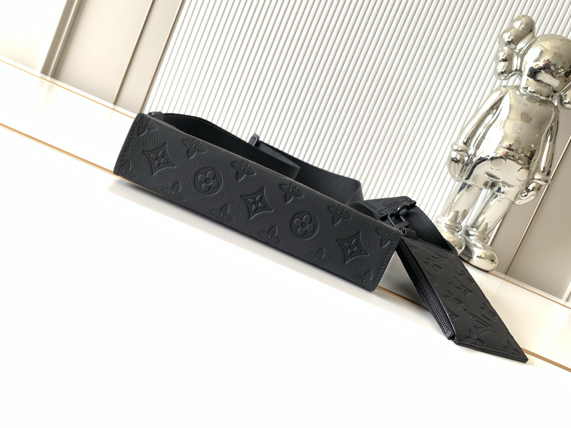 LV A貨 男款 Monogram 壓紋斜背包 時尚胸包| 12 LV A貨 男款 Monogram 壓紋斜背包 時尚胸包