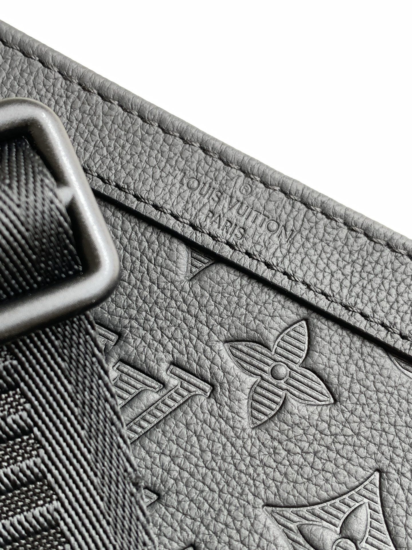 LV A貨 男款 Monogram 壓紋斜背包 時尚胸包| 10 LV A貨 男款 Monogram 壓紋斜背包 時尚胸包