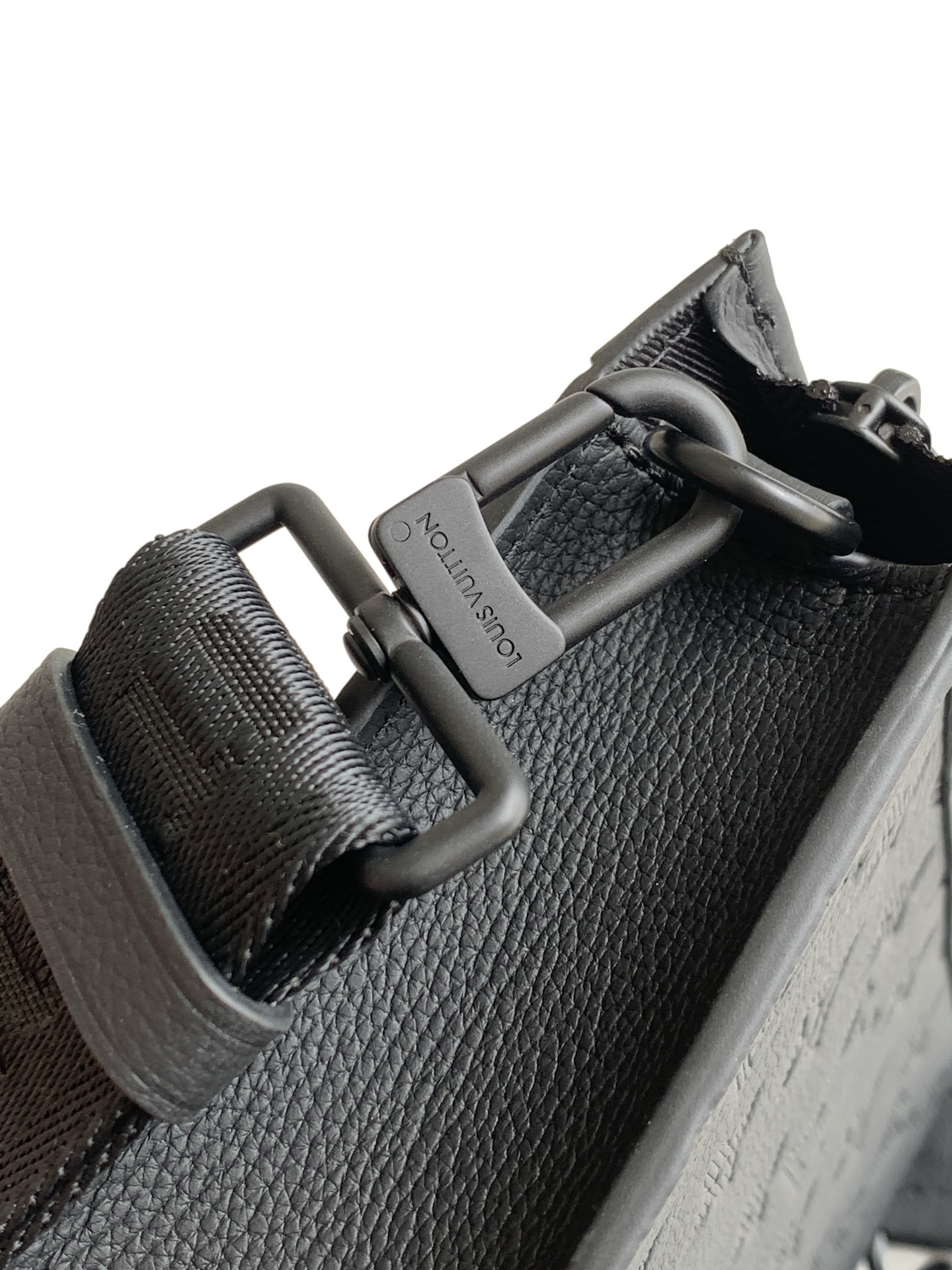 LV A貨 男款 Monogram 壓紋斜背包 時尚胸包| 9 LV A貨 男款 Monogram 壓紋斜背包 時尚胸包