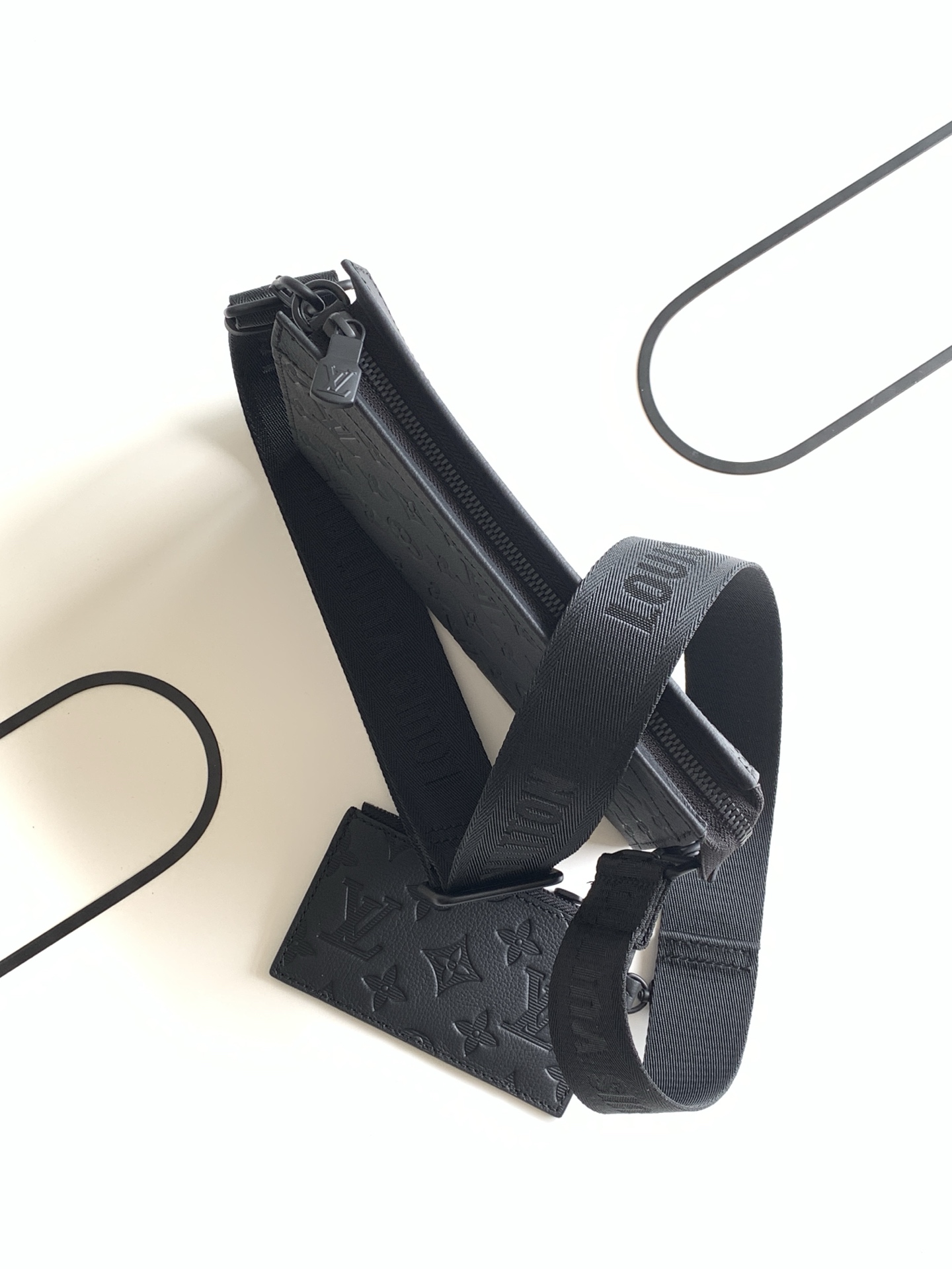 LV A貨 男款 Monogram 壓紋斜背包 時尚胸包| 8 LV A貨 男款 Monogram 壓紋斜背包 時尚胸包