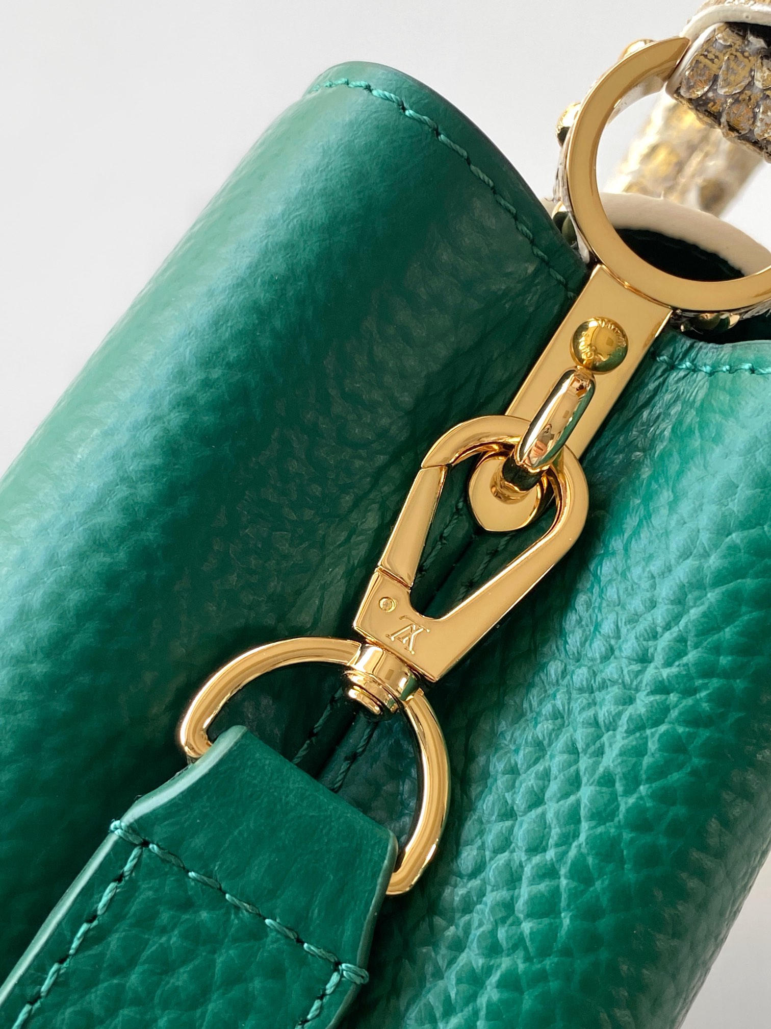 LV 一比一 女款 Capucines 綠色蛇紋手提包 時尚斜背包| 10 LV 一比一 女款 Capucines 綠色蛇紋手提包 時尚斜背包