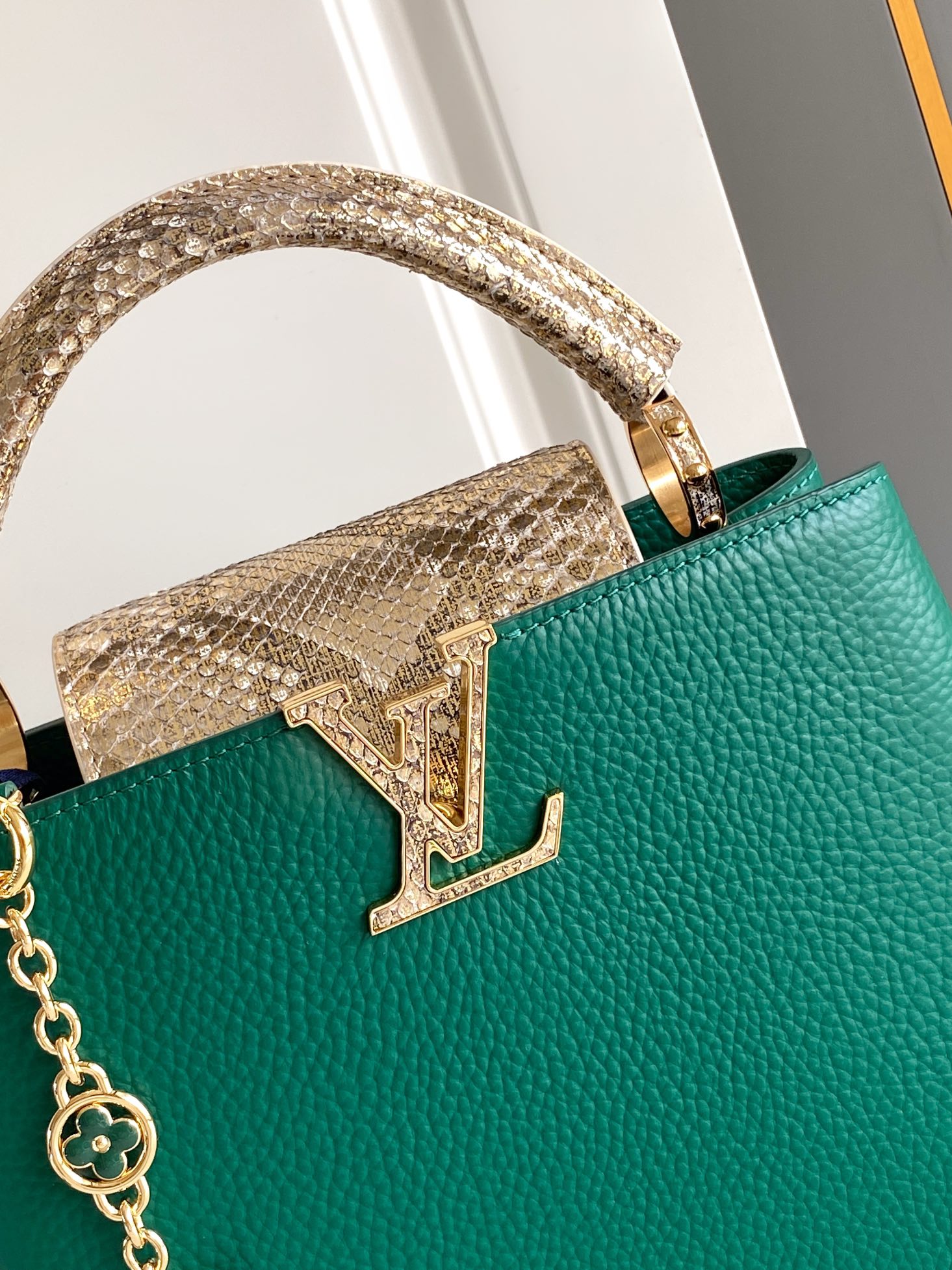 LV 高仿 女款 Capucines 深綠蛇紋手提包 經典斜背包| 11 LV 高仿 女款 Capucines 深綠蛇紋手提包 經典斜背包