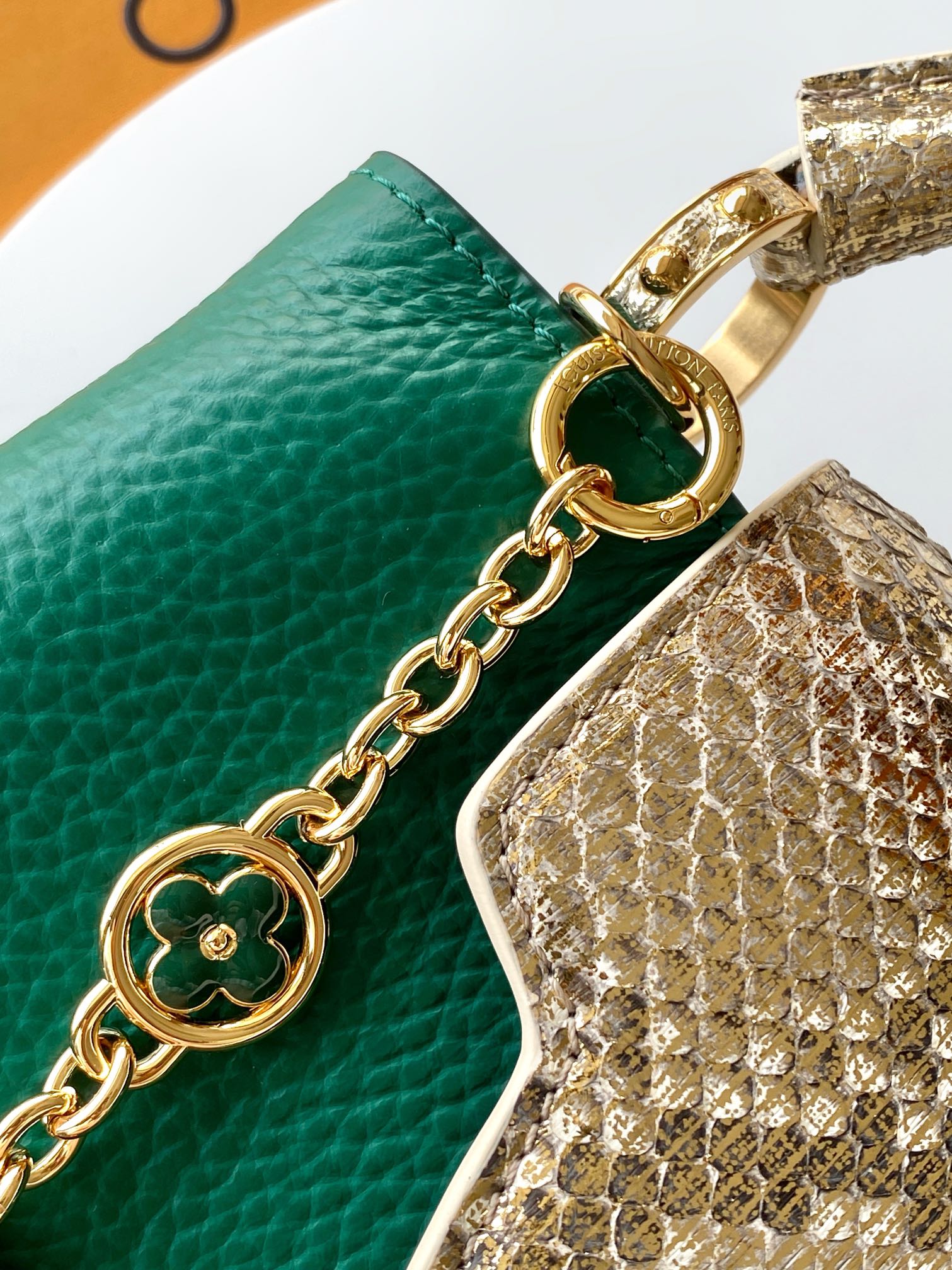 LV 高仿 女款 Capucines 深綠蛇紋手提包 經典斜背包| 9 LV 高仿 女款 Capucines 深綠蛇紋手提包 經典斜背包