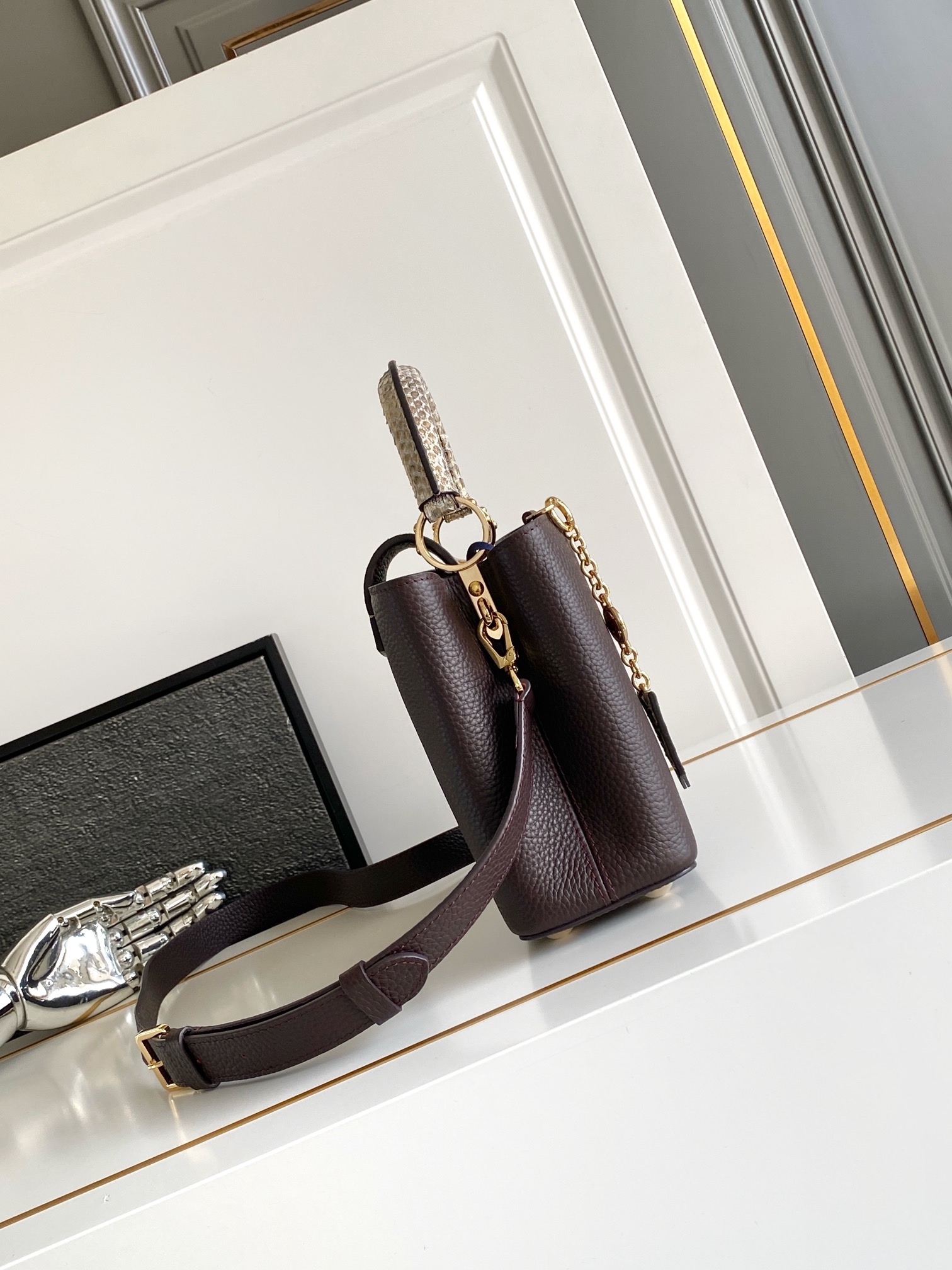 LV A貨 女款 Capucines 深咖蛇紋手提包 經典斜背包| 14 LV A貨 女款 Capucines 深咖蛇紋手提包 經典斜背包