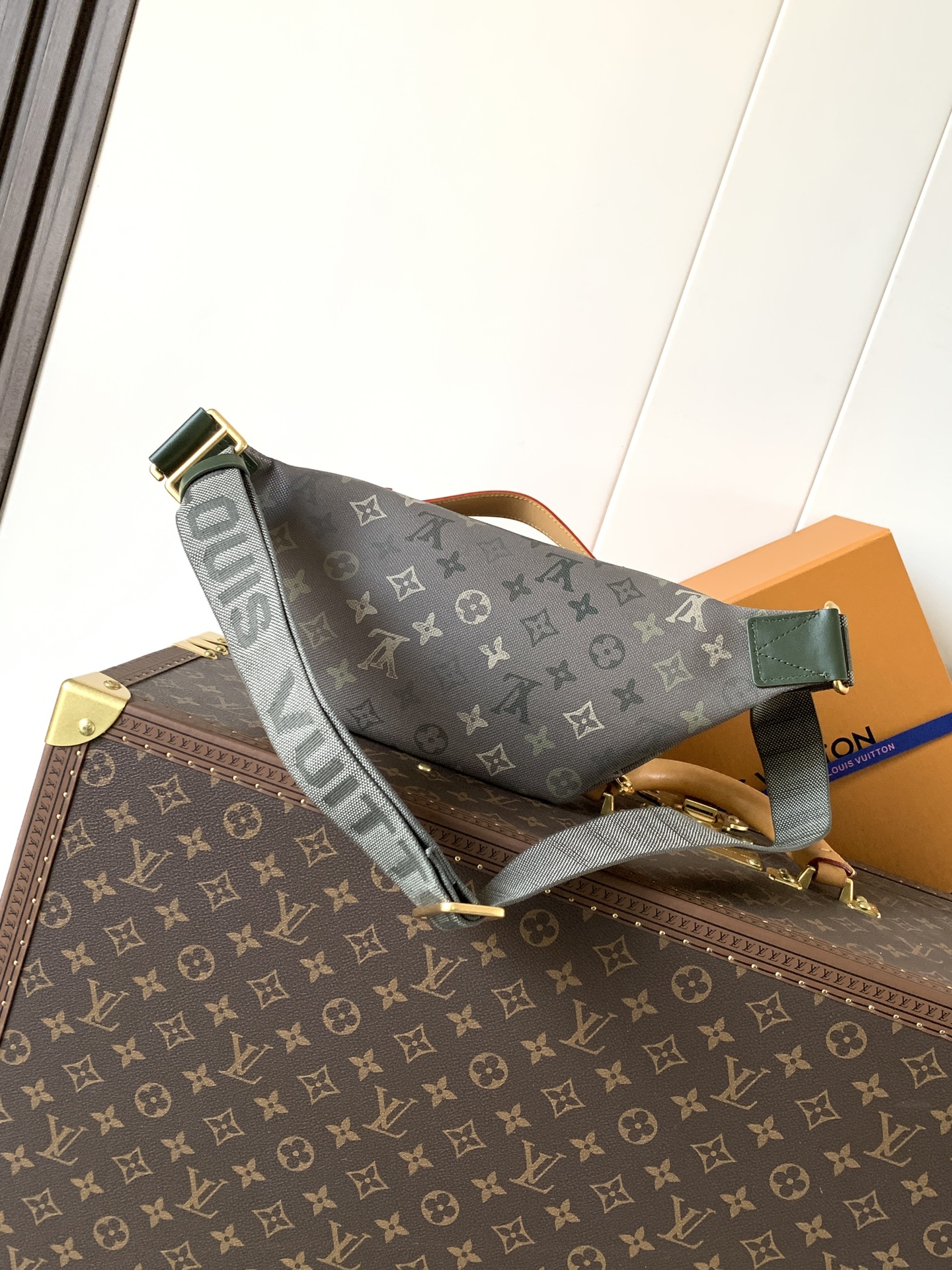 LV 一比一 男款 Monogram 灰綠 Discovery 腰包 時尚胸包| 13 LV 一比一 男款 Monogram 灰綠 Discovery 腰包 時尚胸包