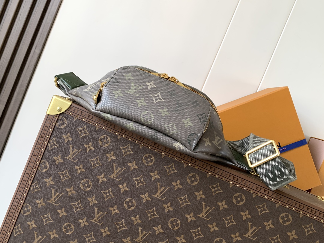 LV 一比一 男款 Monogram 灰綠 Discovery 腰包 時尚胸包| 12 LV 一比一 男款 Monogram 灰綠 Discovery 腰包 時尚胸包